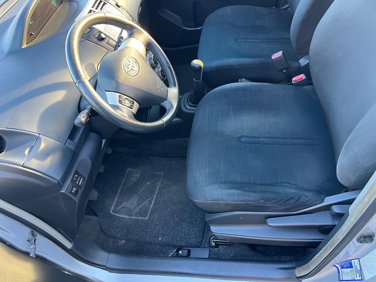 Toyota Yaris 1.0 5 porte Sol