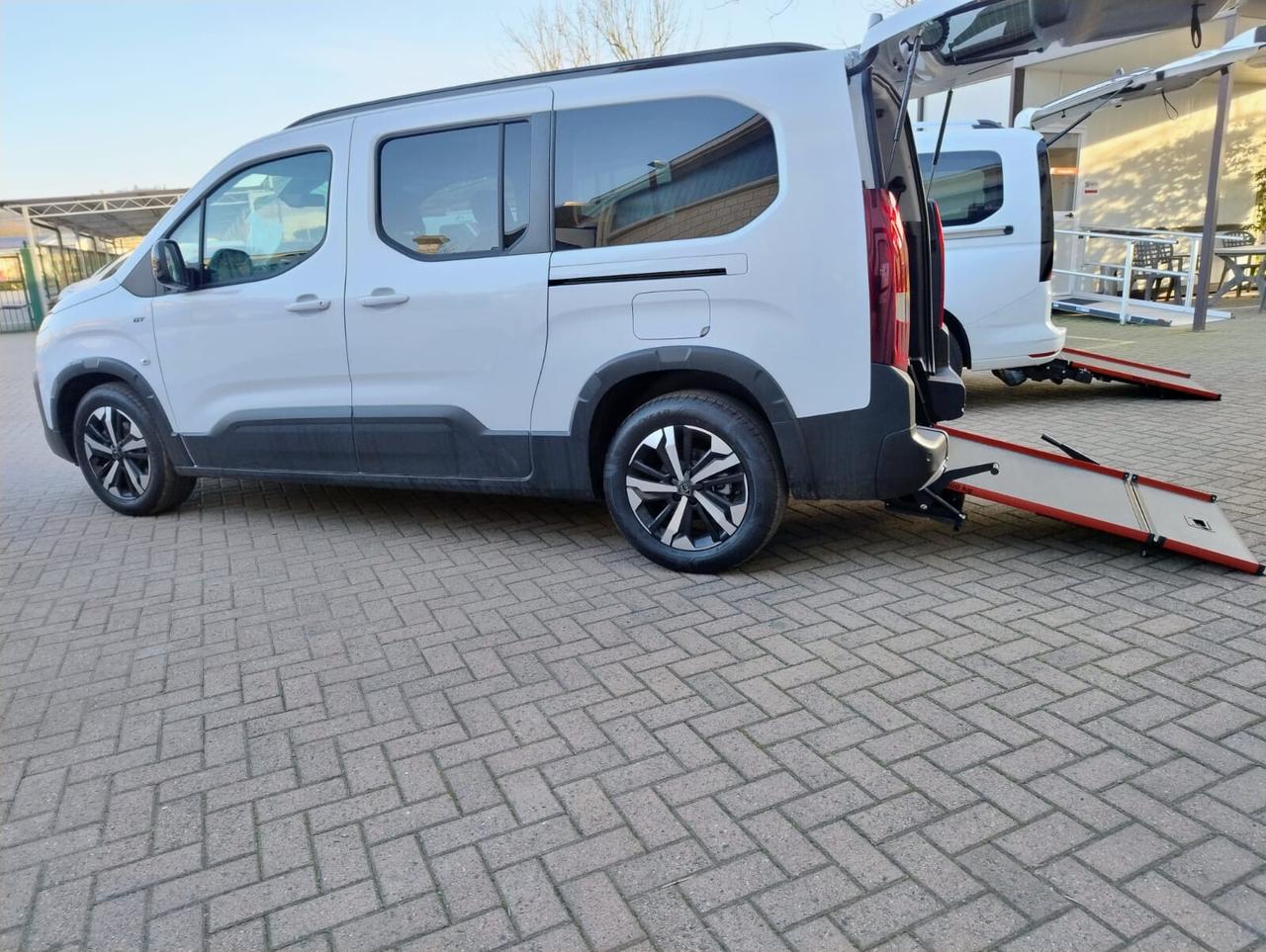 Ford Tourneo Connect freedom USO TAXI E SERVIZIO SOCIO SANITARIO