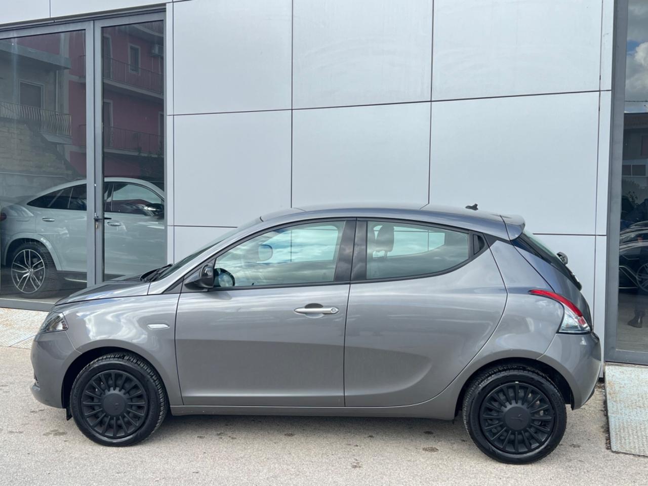 Lancia Ypsilon 1.0 Hybrid 70cv - anticipo €900 - proposta finanziamento