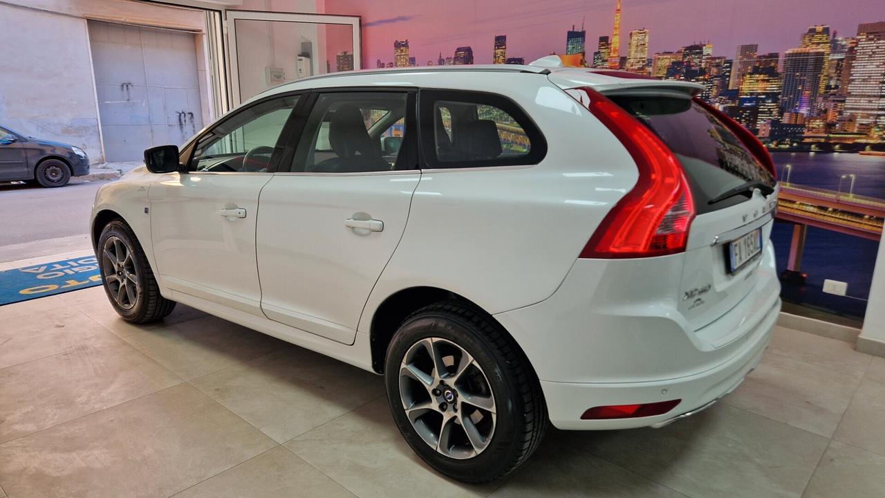 Volvo XC 60 XC60 D4 AWD R-design Momentum