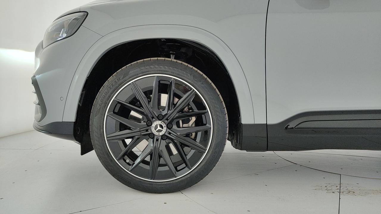 Mercedes-Benz GLB 250+ con tecnologia EQ