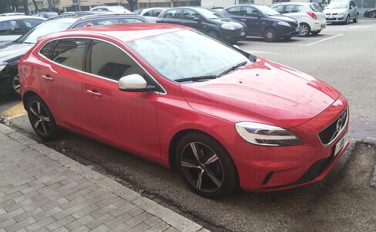 Volvo V40 D2 R-design
