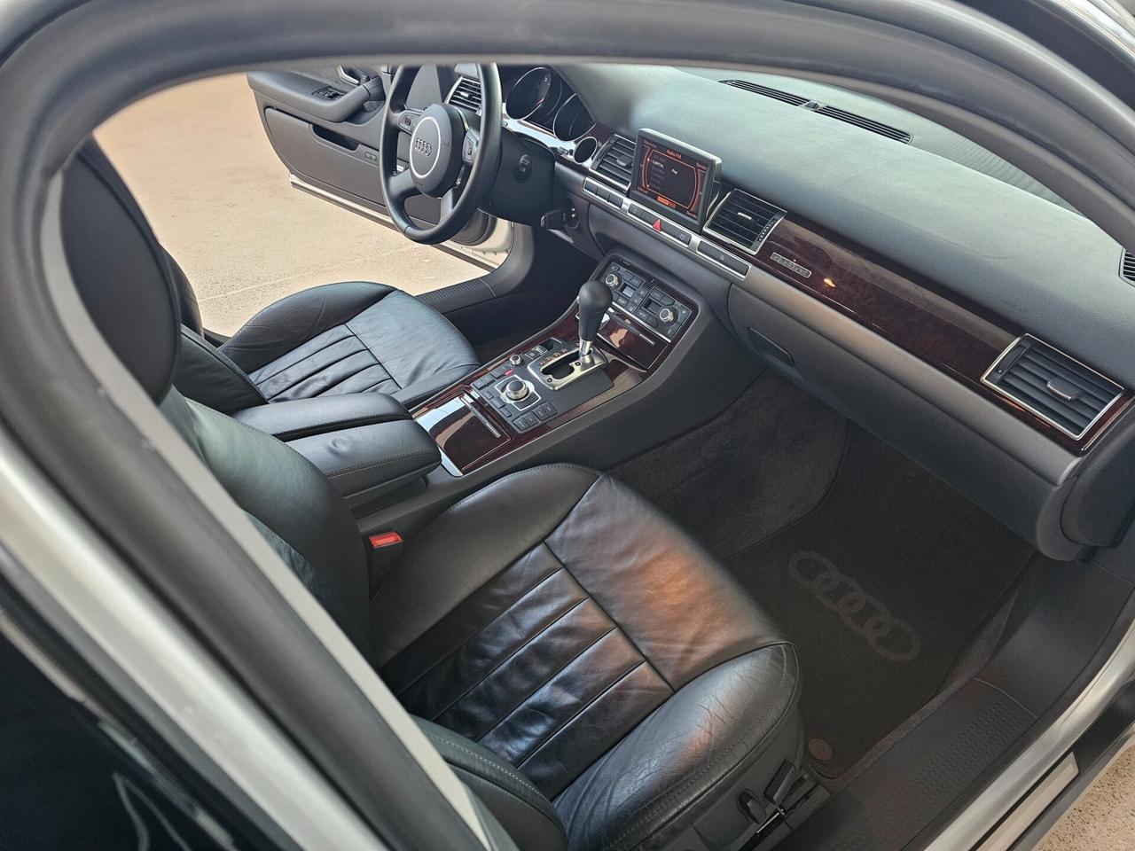 Audi A8 4.2 V8 FSI quattro tiptronic