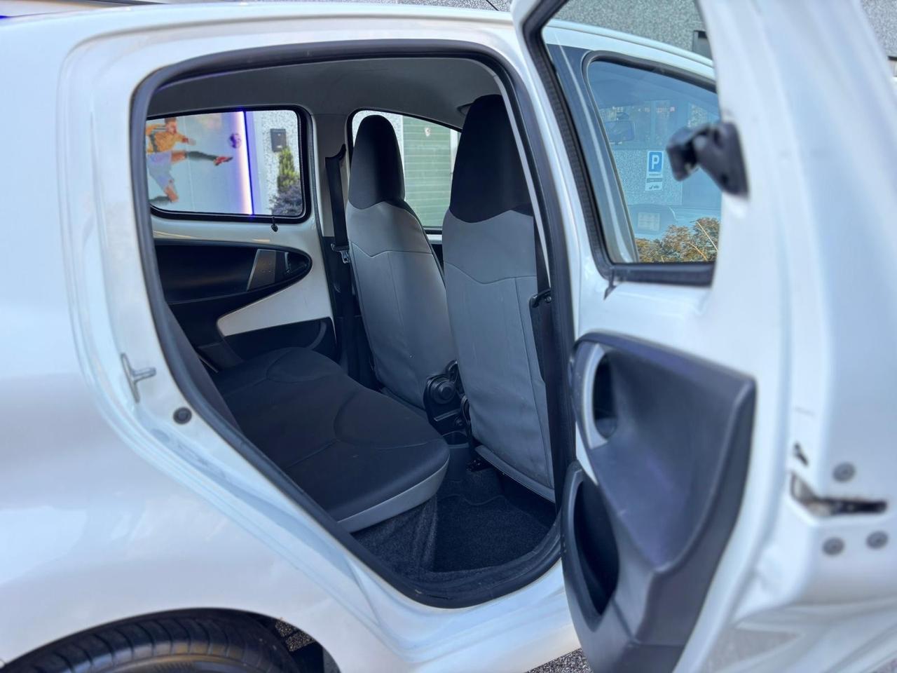 Toyota Aygo 1.0 VVT-i 69 CV 5 porte x-cool