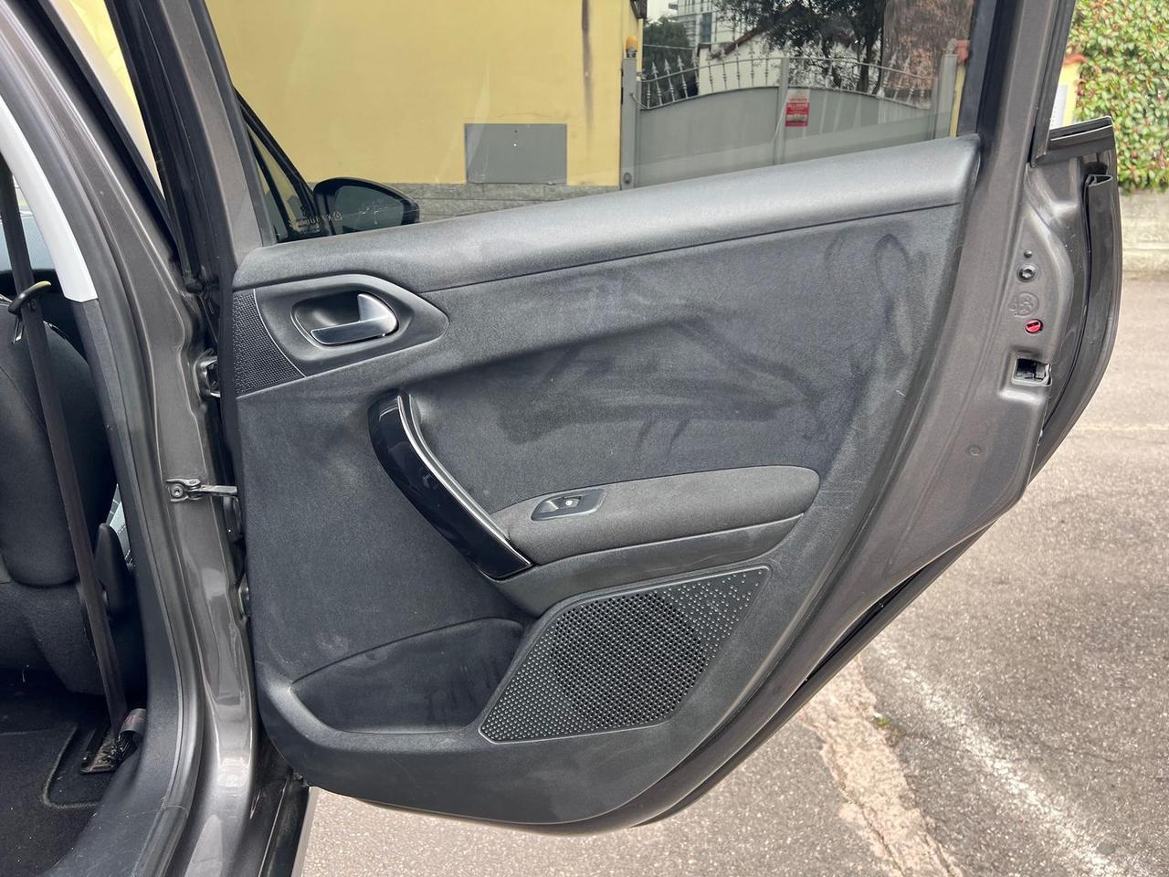 Peugeot 2008 1.2 PureTech 82 #9549