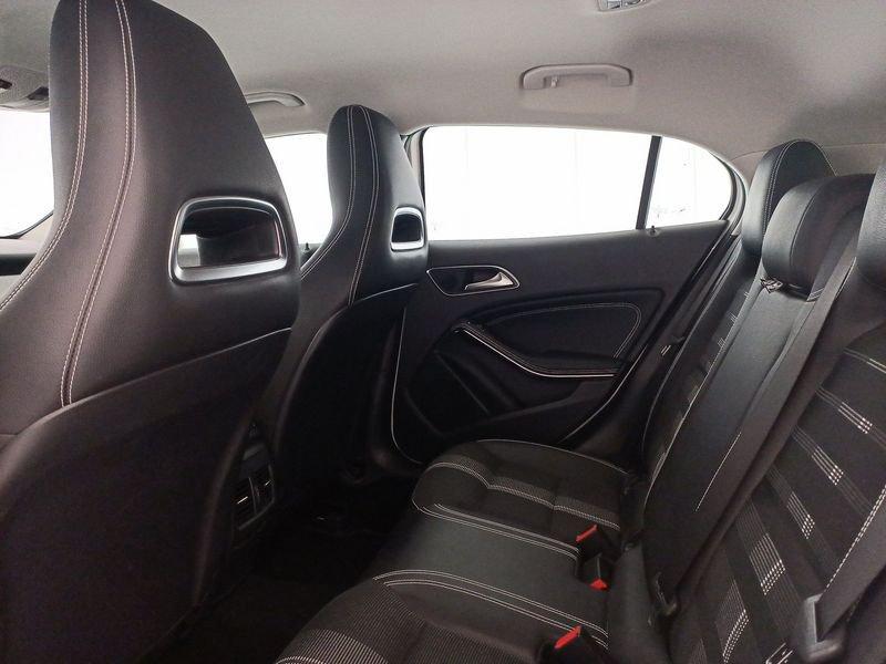 Mercedes-Benz GLA GLA-X156 2017 220 d Sport 4matic 170cv auto