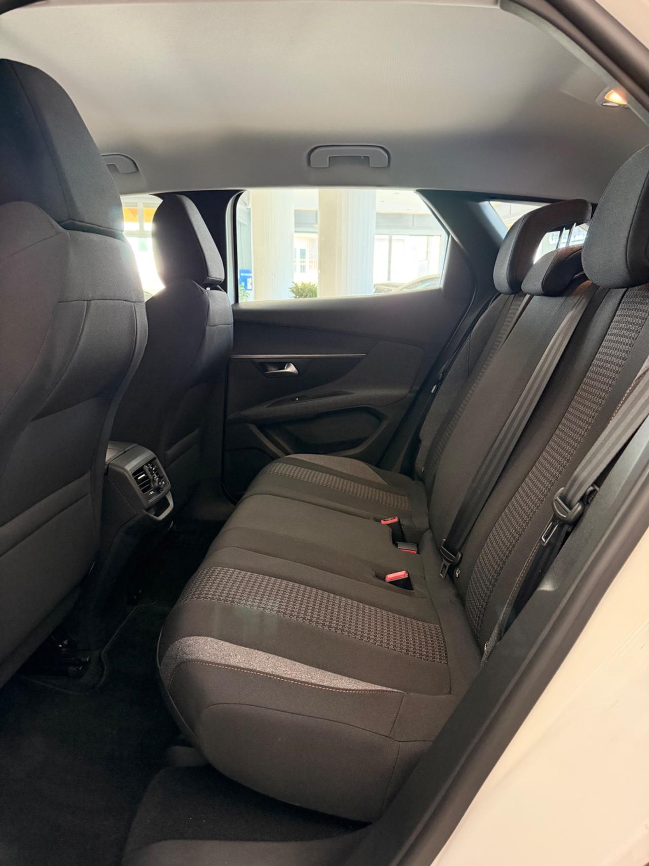Peugeot 3008 BlueHDi 130 S&S EAT8 Active Pack