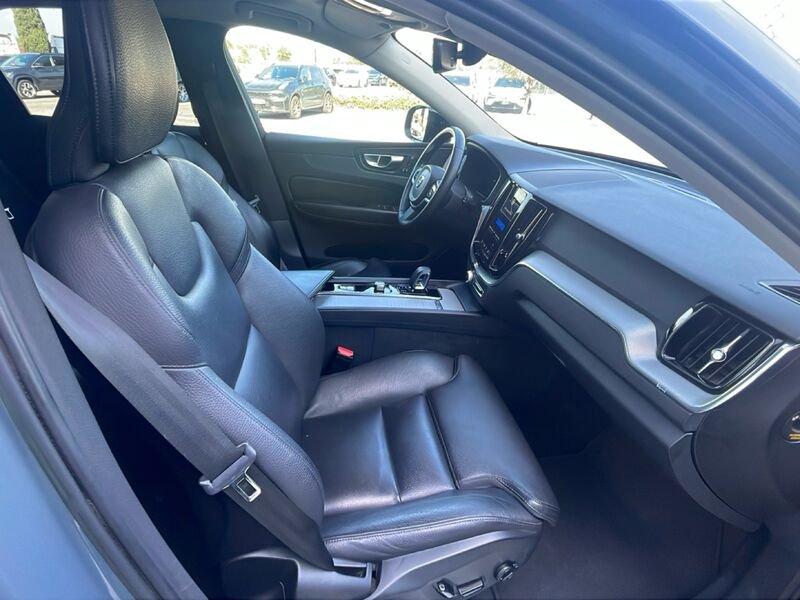 Volvo XC60 B4 D AWD automatico Plus Dark