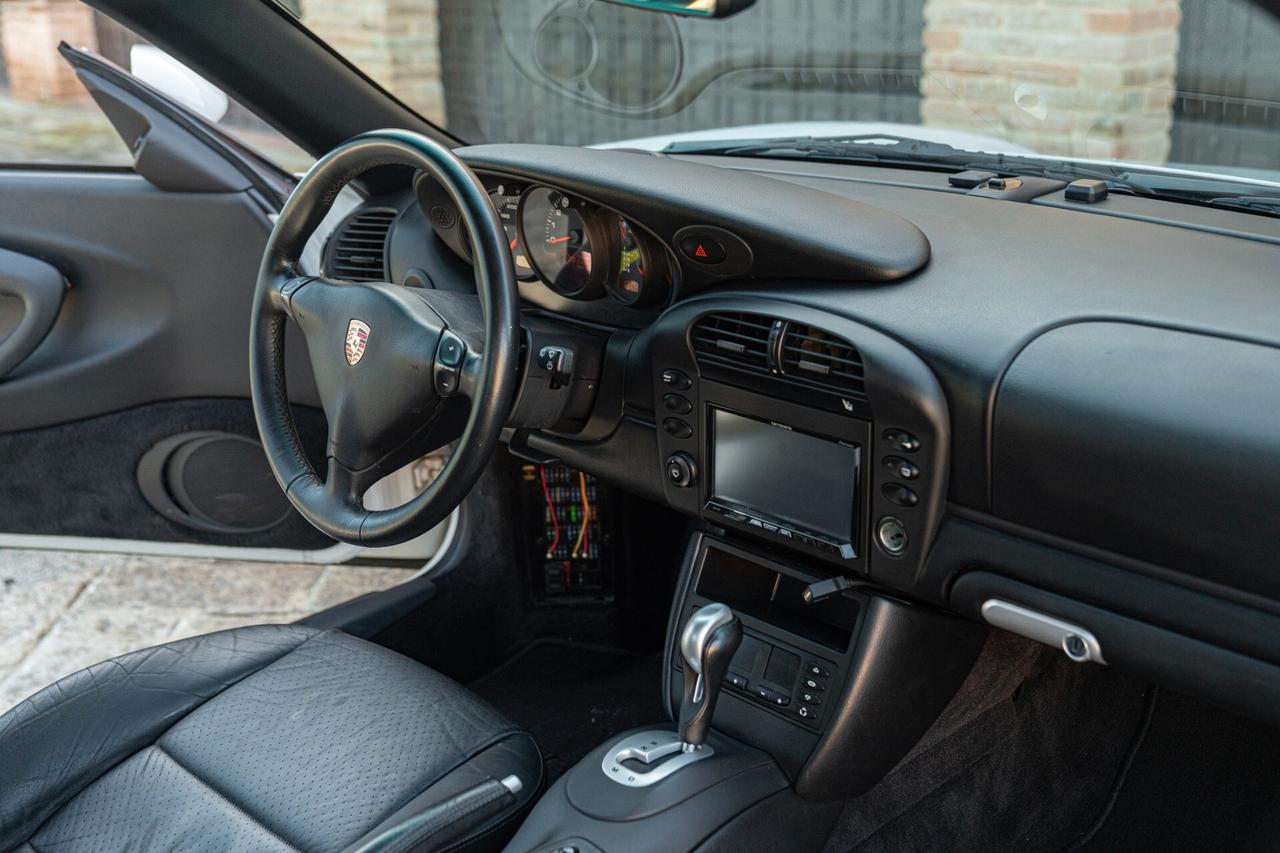 Porsche 996 (911) CARRERA - POR00271