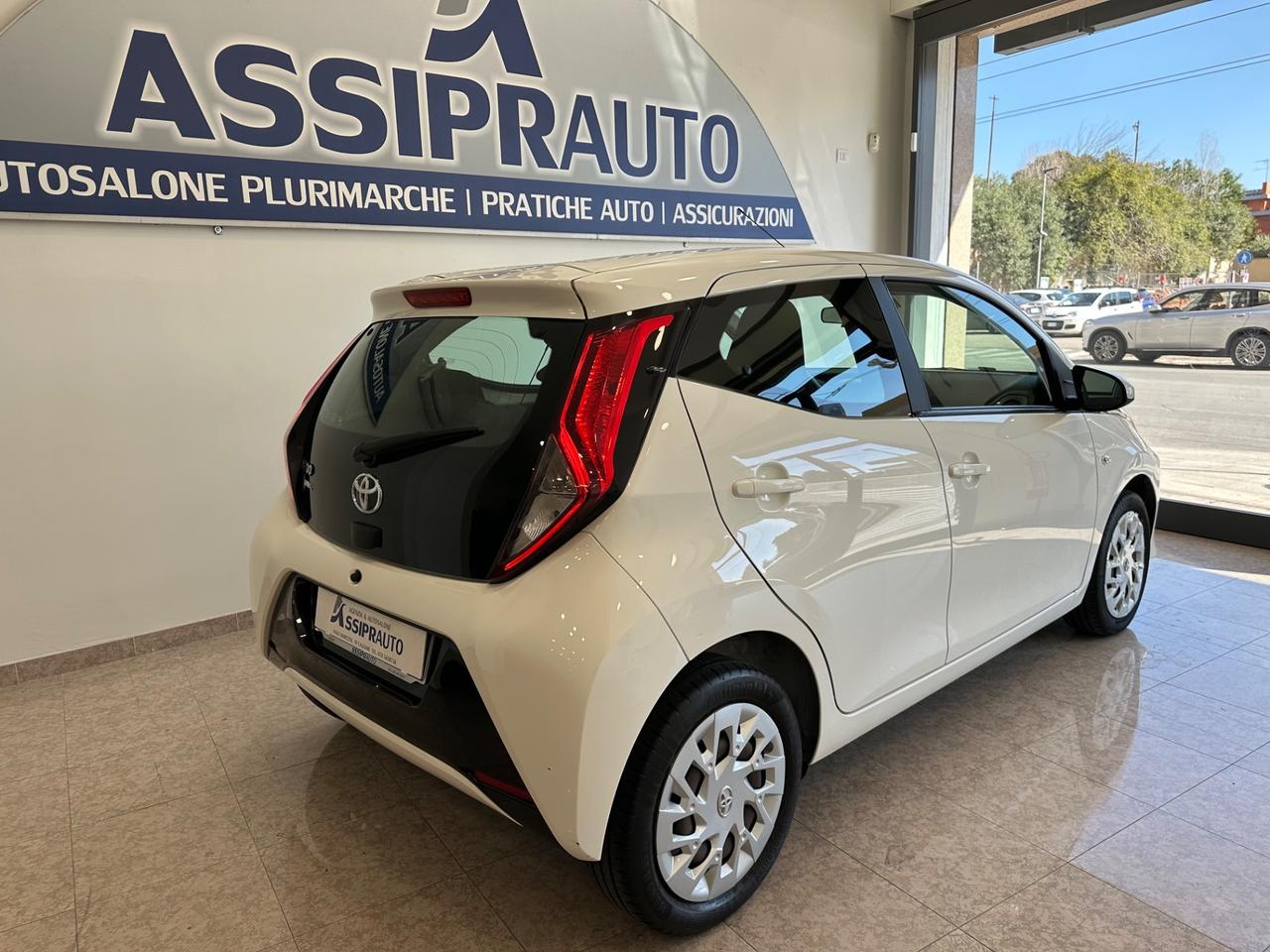 Toyota Aygo Connect 1.0 VVT-i 72 CV 5 porte x-play