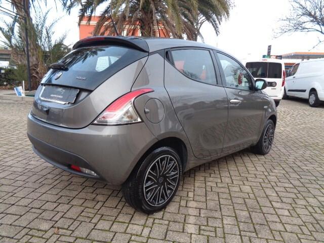 Lancia Ypsilon 1.0 FireFly 5 porte S&S Hybryd Gold