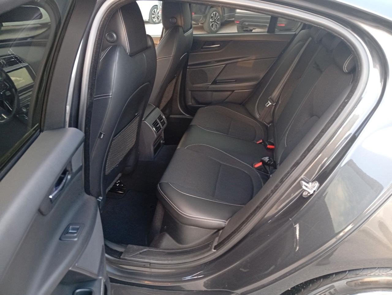 Jaguar XE 2.0 D Turbo Portfolio