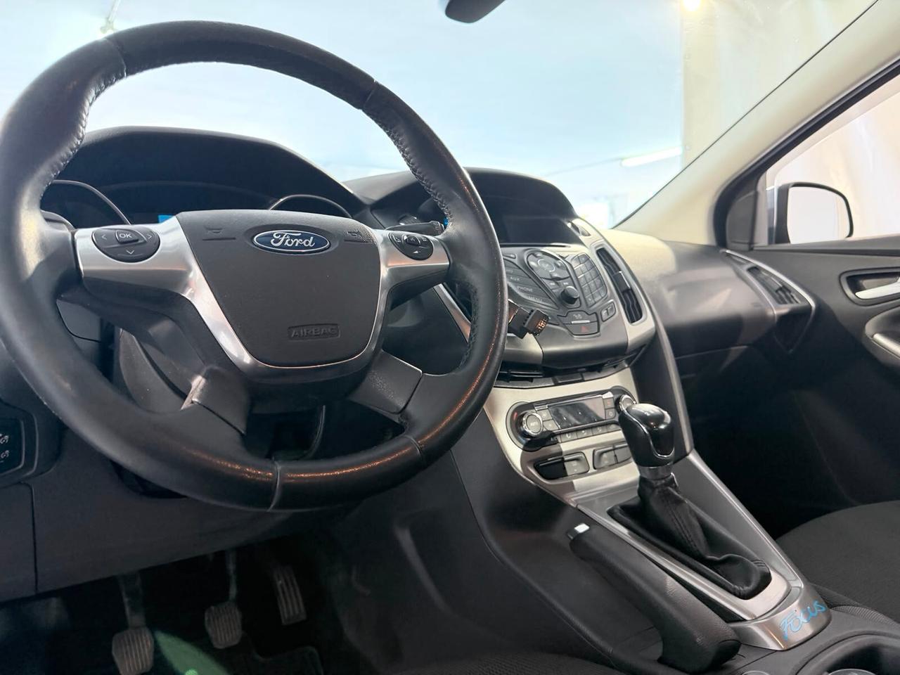 FORD FOCUS BERLINA TITANIUM GPL 2014