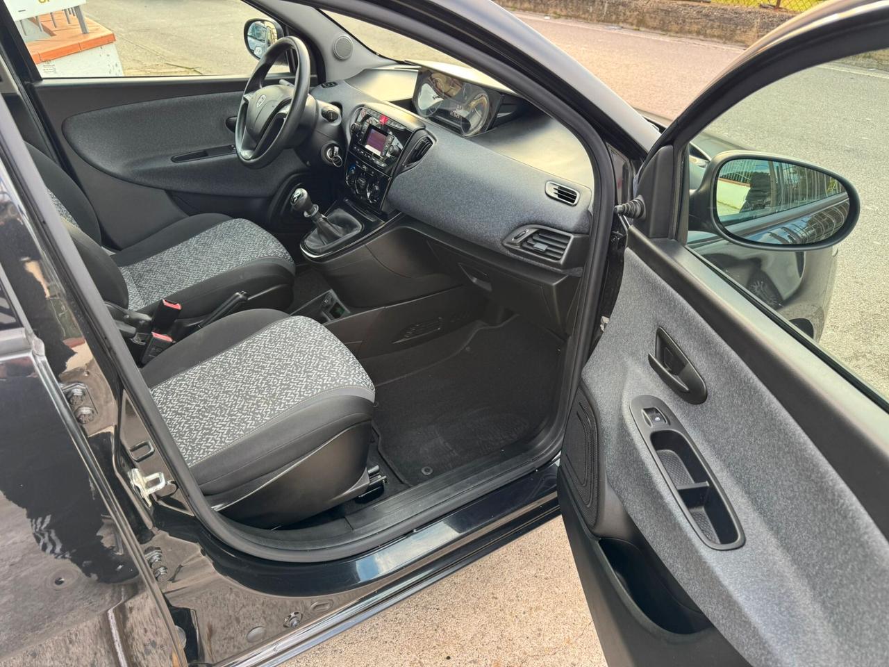 Lancia Ypsilon 1.2 69 CV 5 porte Platinum