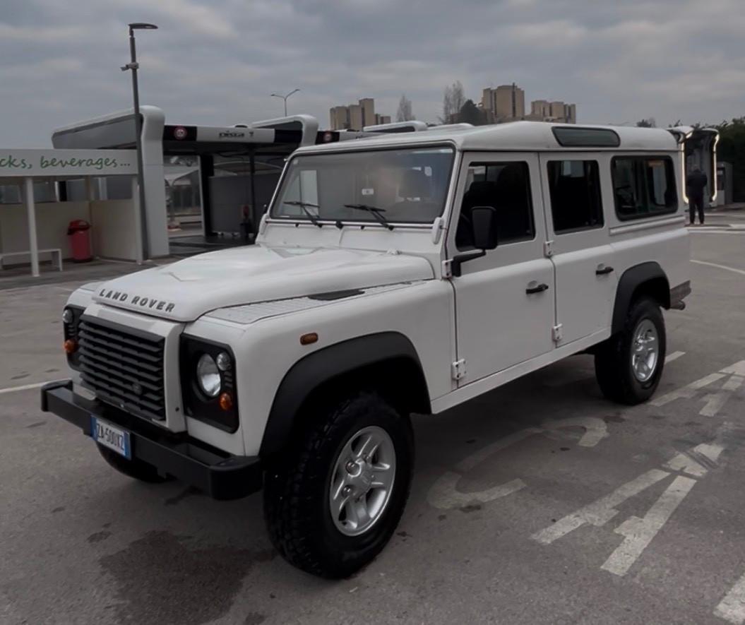 Land Rover Defender 110 2.4 TD4 Hard Top SE