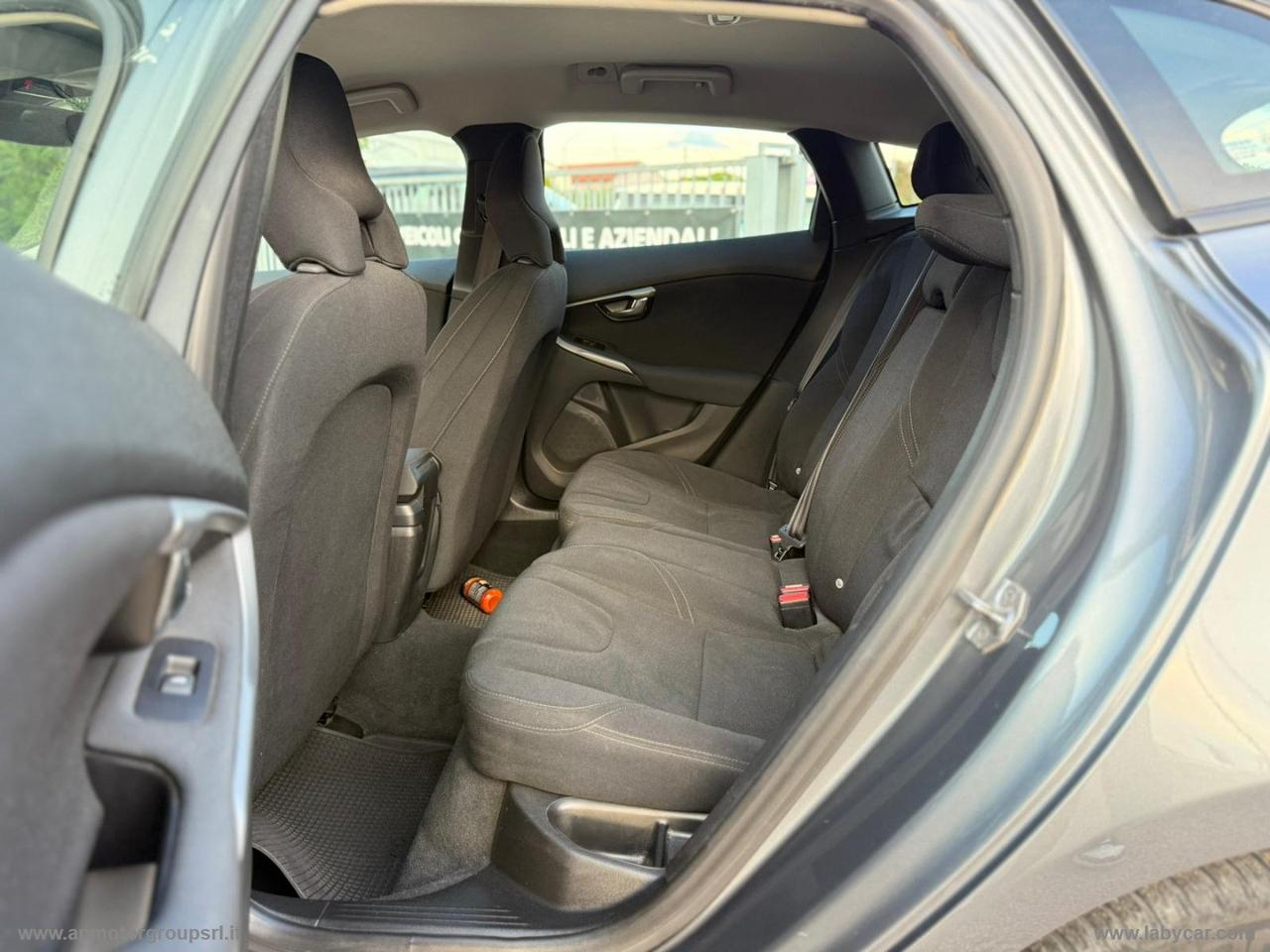 VOLVO V40 D2 Momentum