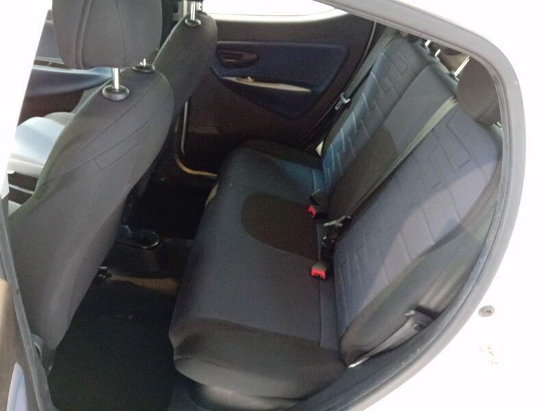 Lancia Ypsilon 1.0 FireFly 5 porte Hybrid Platino