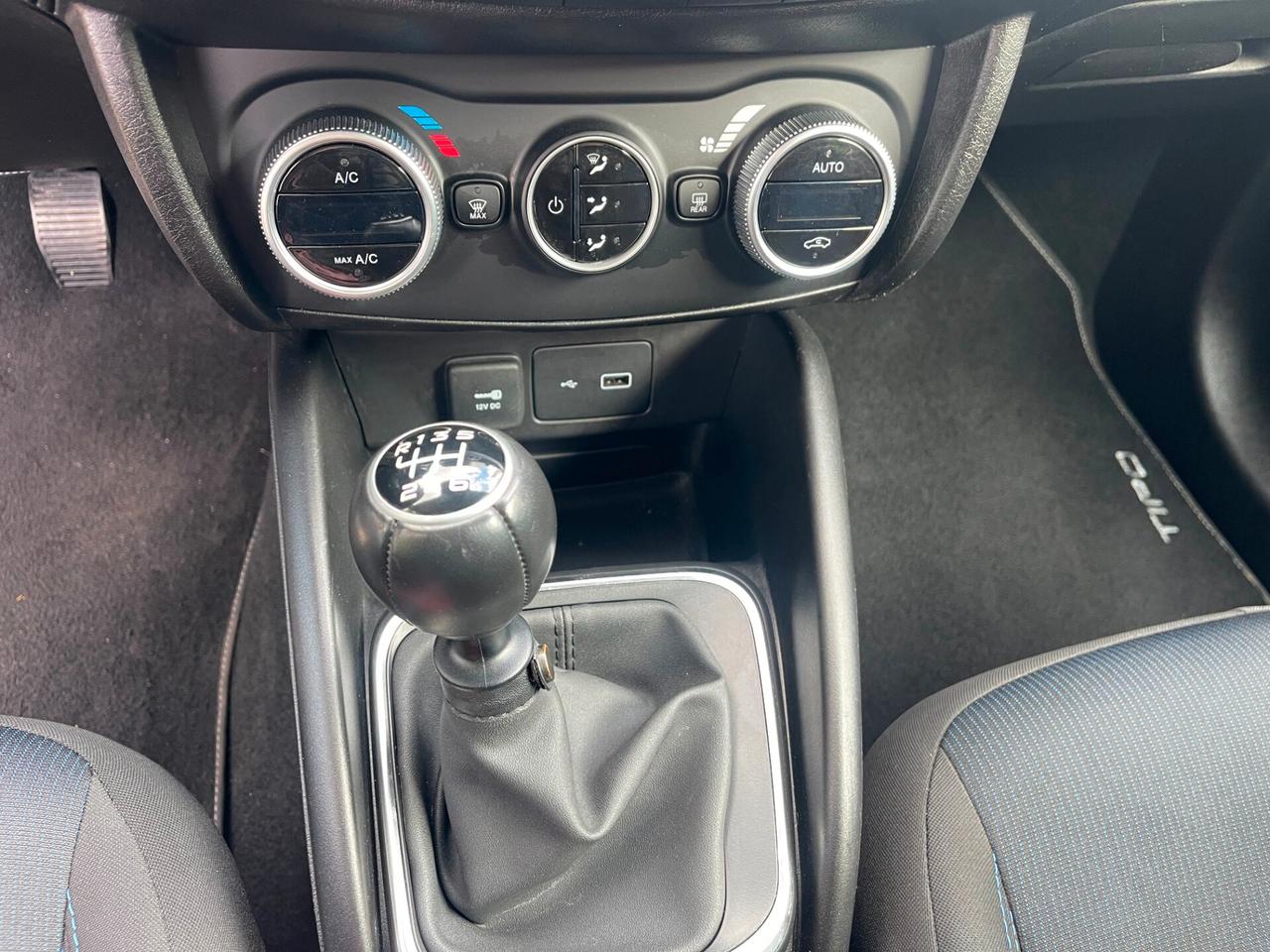 FIAT Tipo (2015-->) Tipo 1.6 Mjt S&S SW City Life