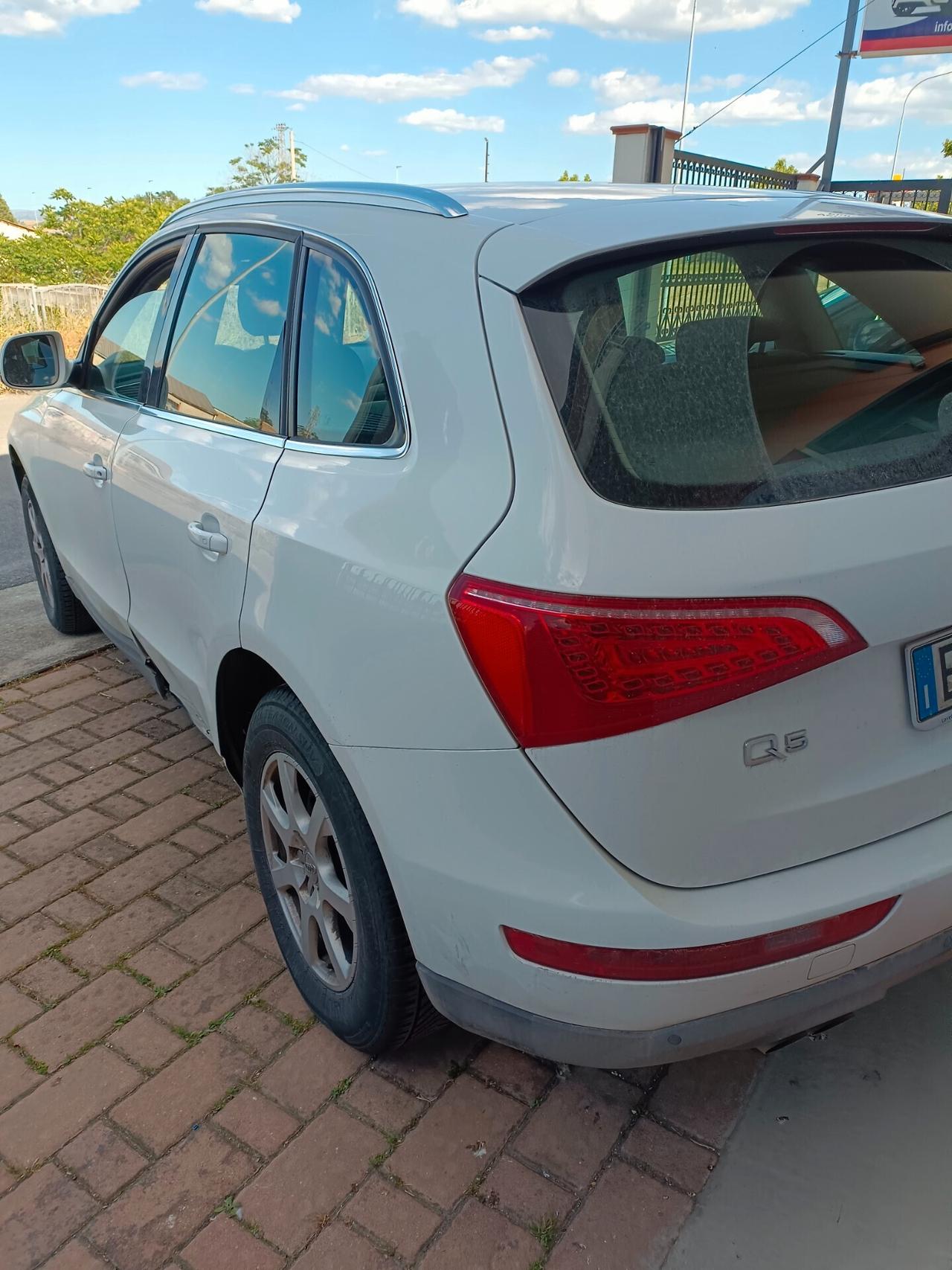 Audi Q5 2.0 TDI 170 CV quattro S tronic (danni a carrozzeria come da foto)