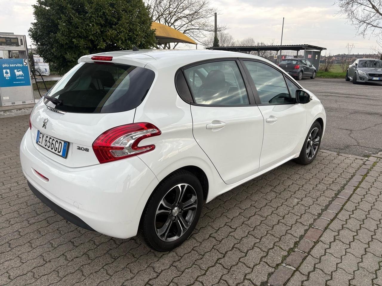 Peugeot 208 PureTech 82 5 porte Allure