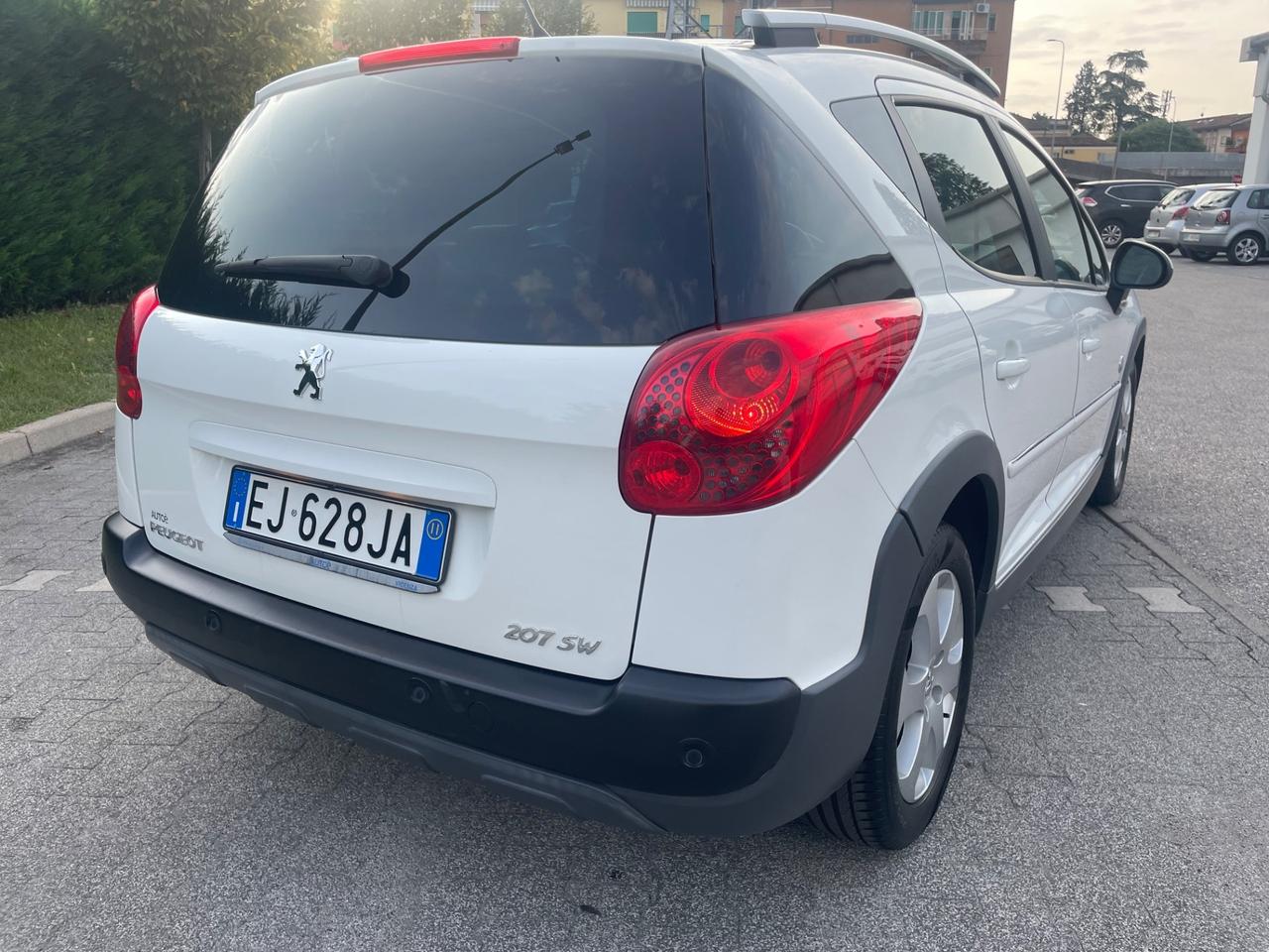Peugeot 207 1.6 HDi SW Outdoor 2011 tetto perfetta