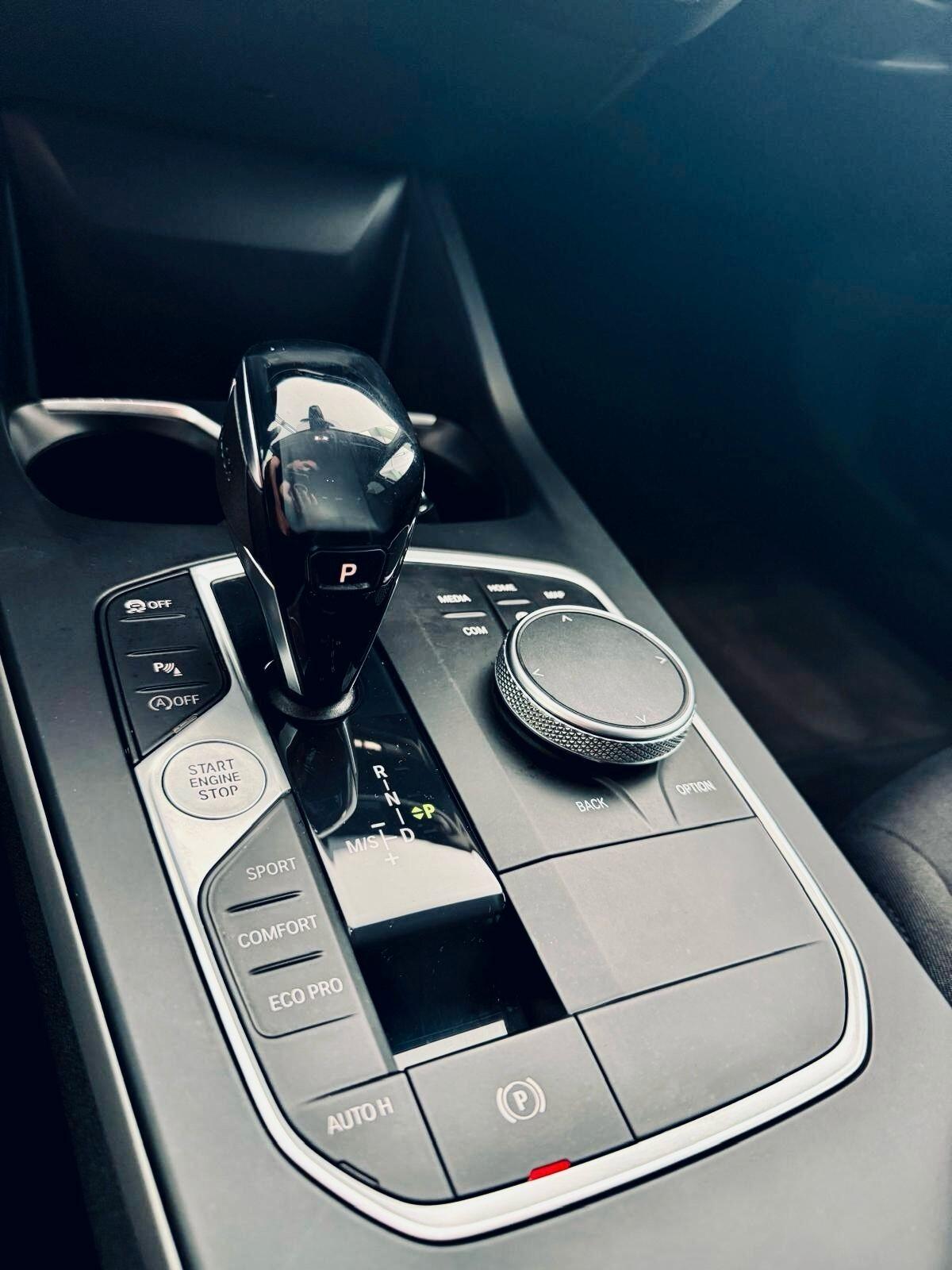 Bmw 118 118d 5p. Business Advantage