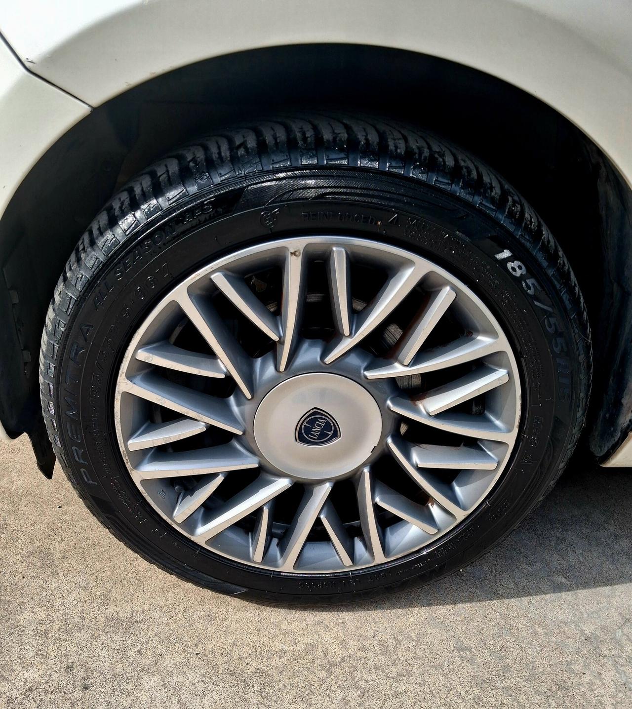 Lancia Ypsilon 0.9 TwinAir 85 CV Cambio Automatico