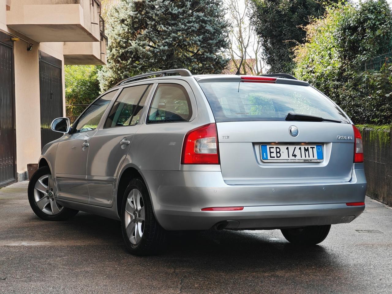 Skoda Octavia 1.6 TDI 105cv DSG / 78.000km / Unipro