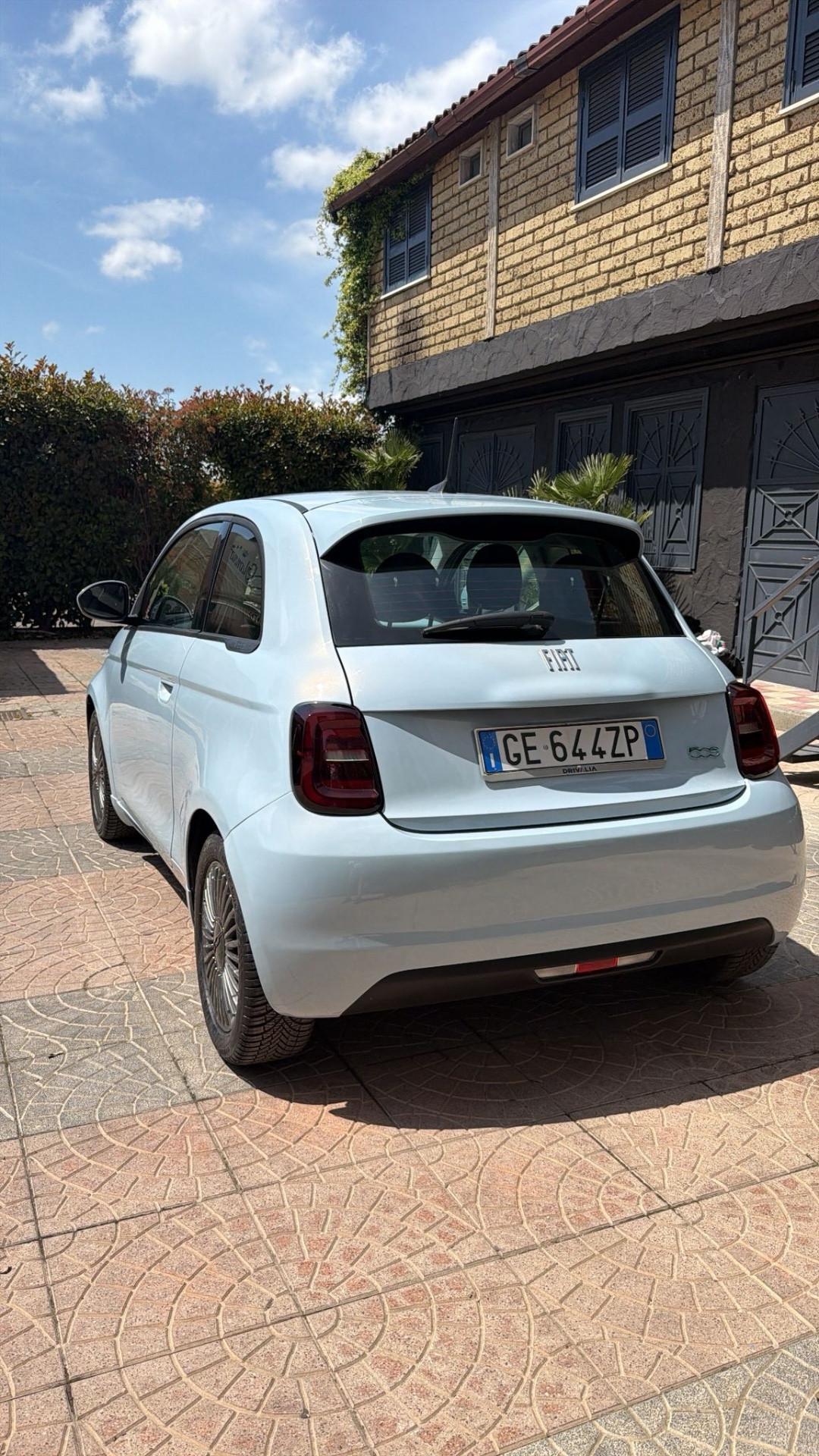 Fiat 500 500e Berlina 42 kWh La Prima