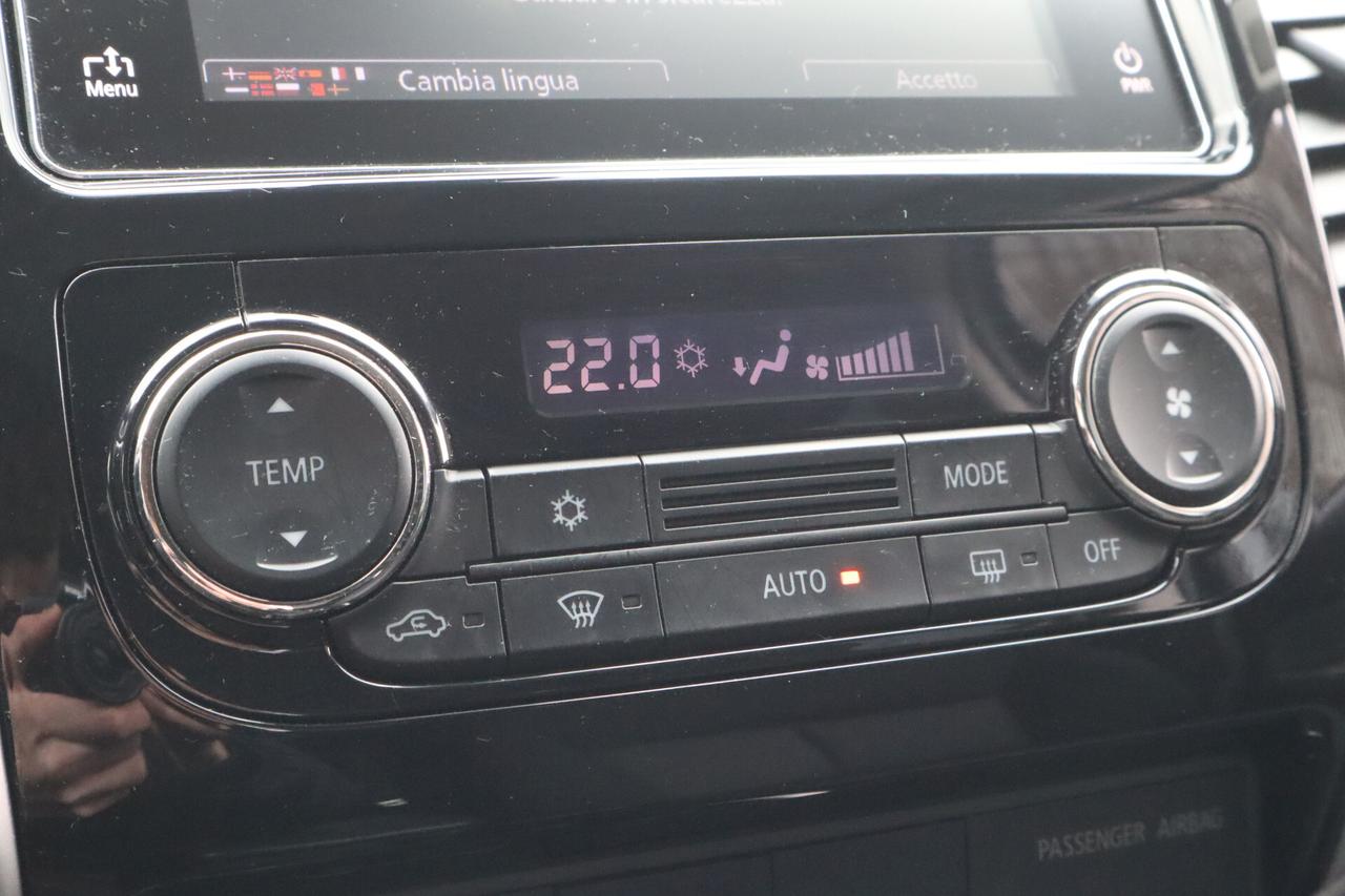 Mitsubishi L200 2.4 DI-D 180 CV DoCab solo 17500 KM