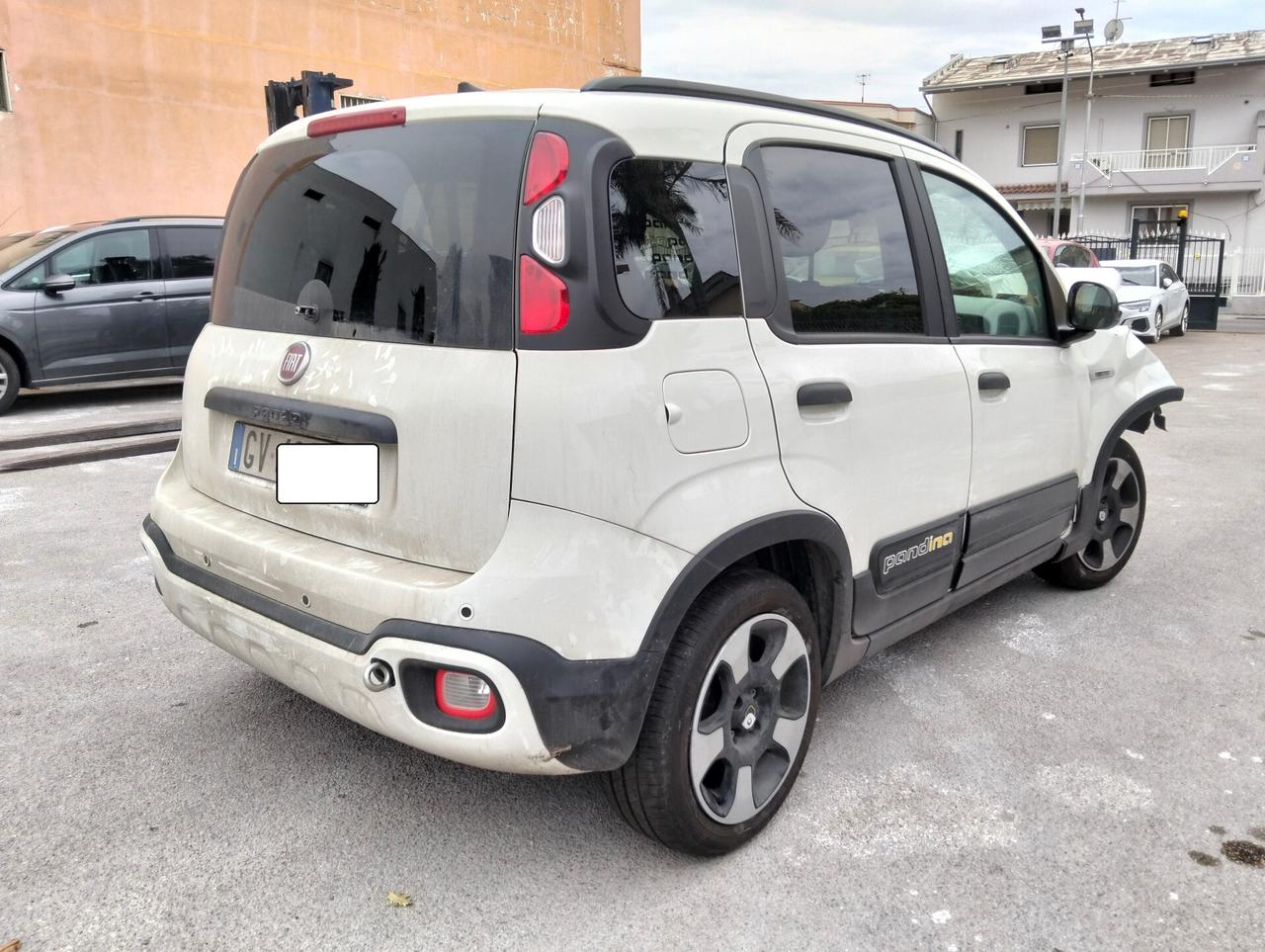 Fiat Pandina 1.0 Hybrid CROSS 2024 SINISTRATA