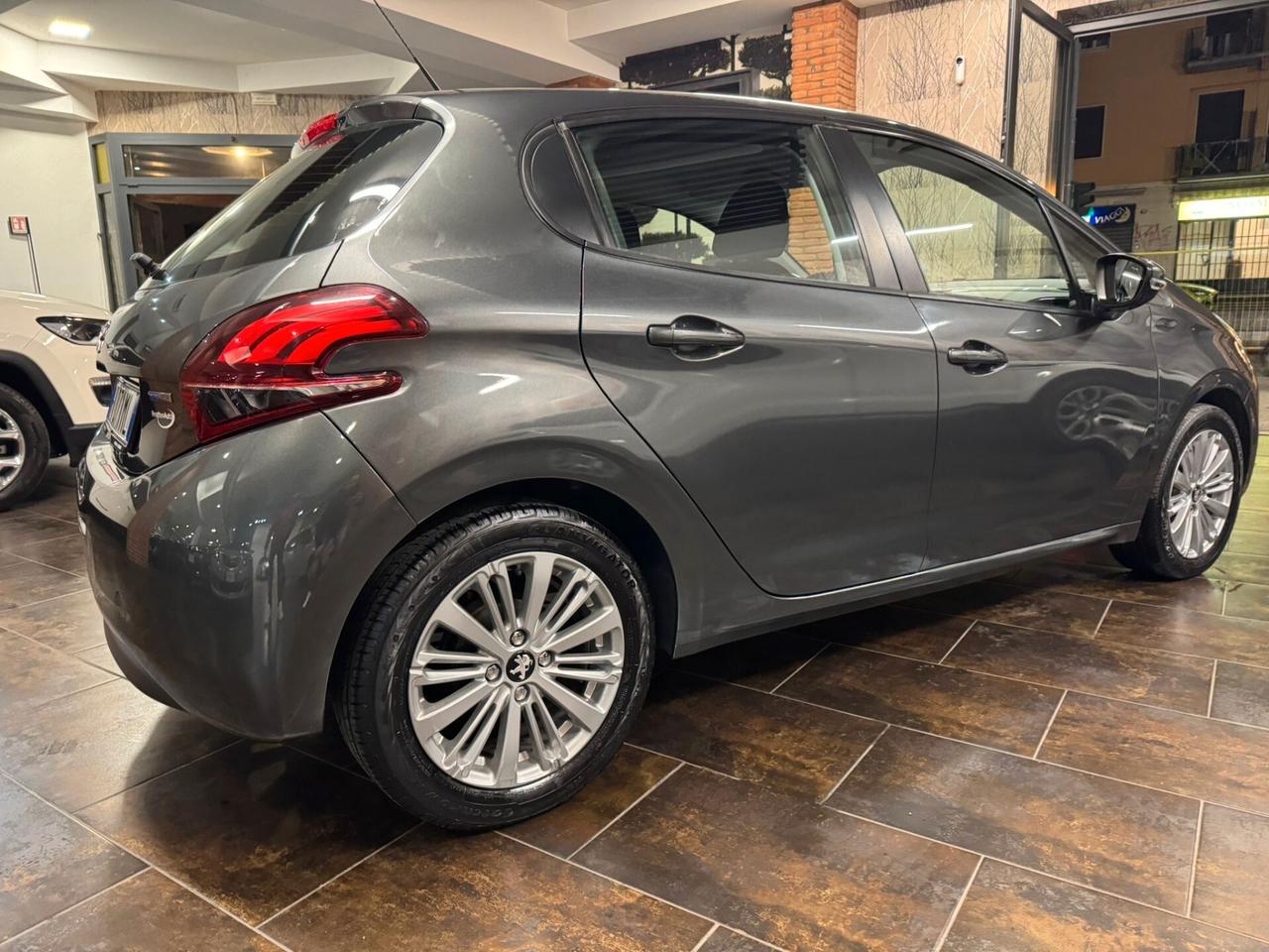 Peugeot 208 PureTech 82 5 porte Allure