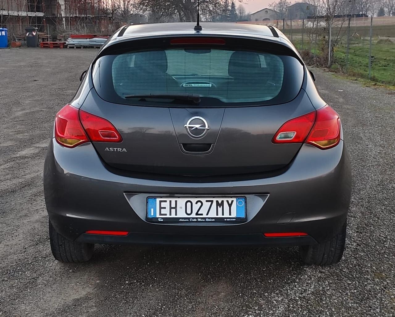 Opel Astra 1.6 115CV 5 porte Cosmo