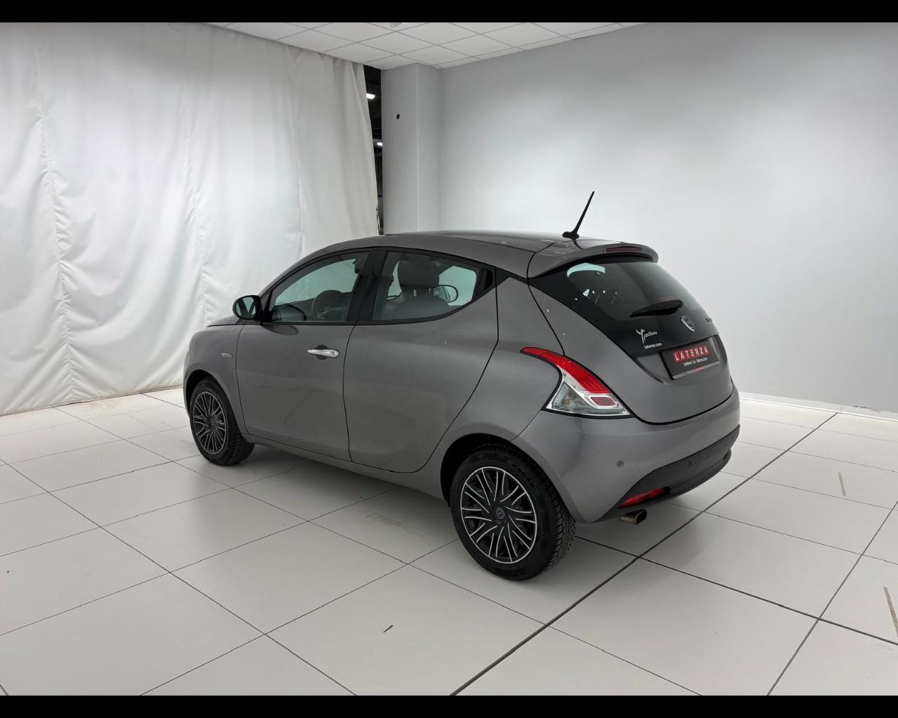 LANCIA Ypsilon 1.0 firefly hybrid Gold s&s 70cv 5p.ti