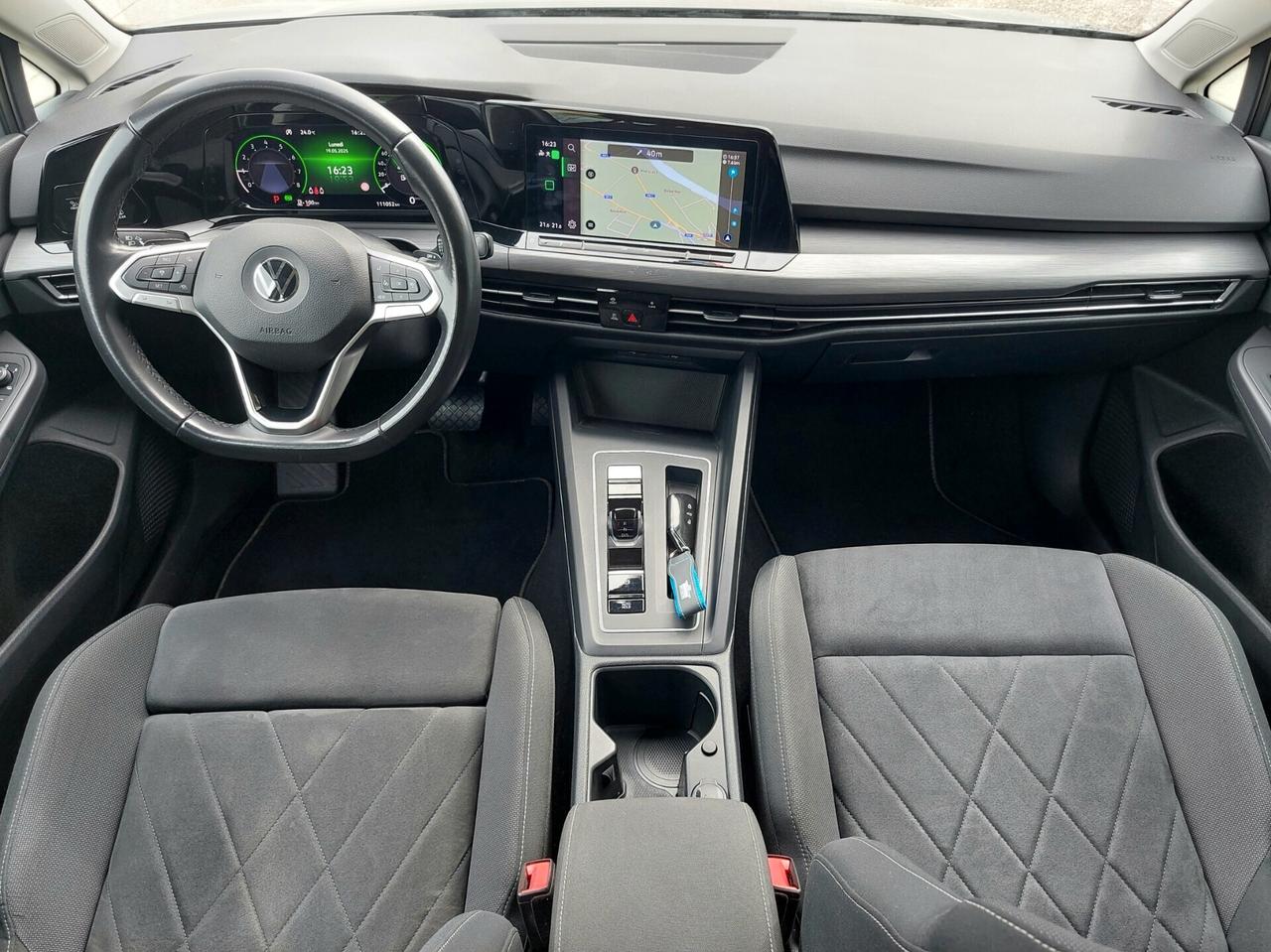VOLKSWAGEN Golf 1.5 TGI DSG Style - 2020