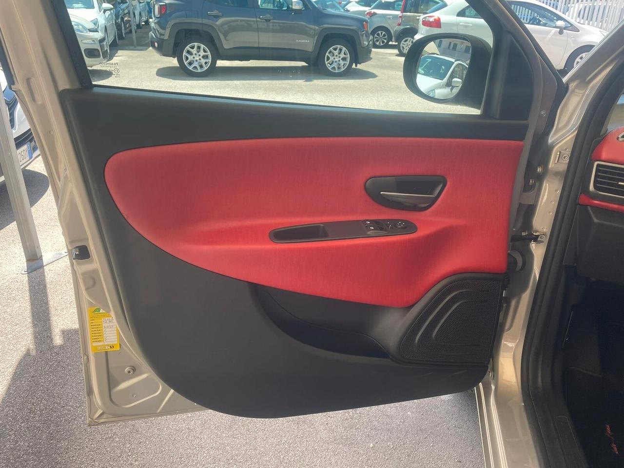 Lancia Ypsilon 0.9 TwinAir 85 CV 5 porte Metano Ecochic Gold