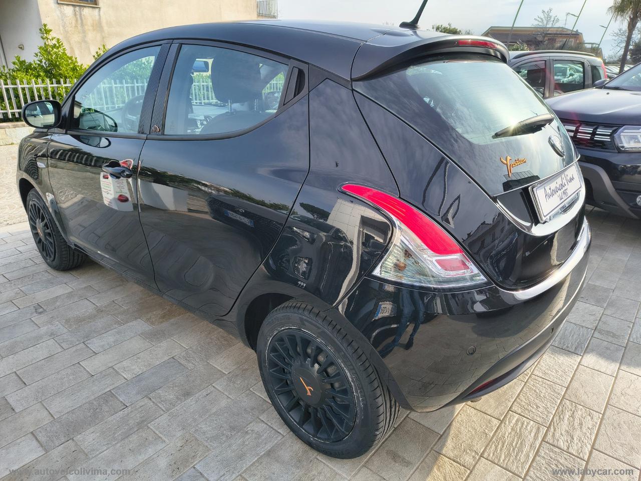 LANCIA Ypsilon 1.2 69 CV 5p. GPL Ecochic BLACK&NOIR
