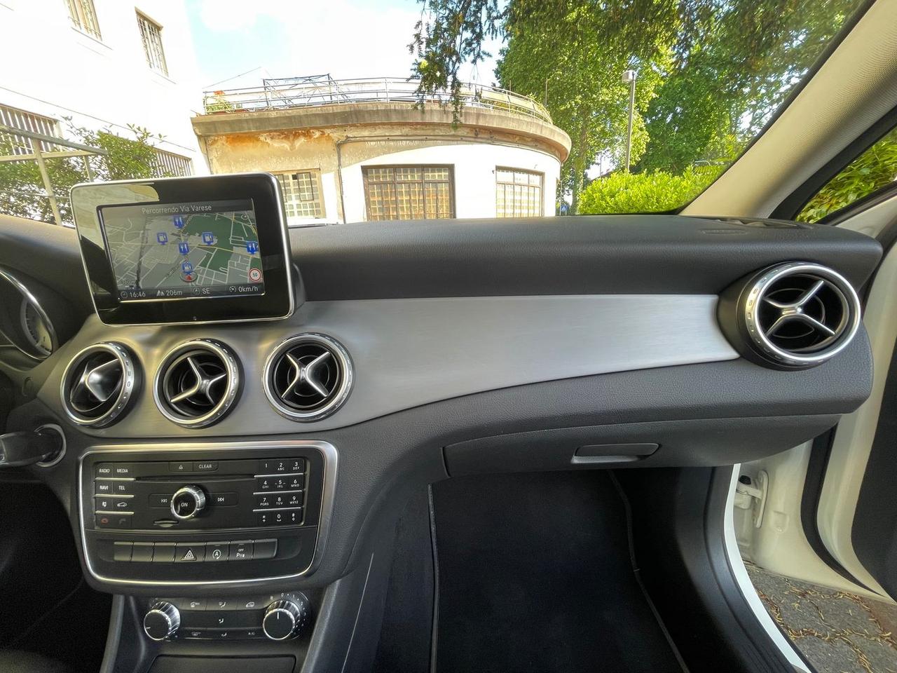 Mercedes-Benz GLA 200 200d