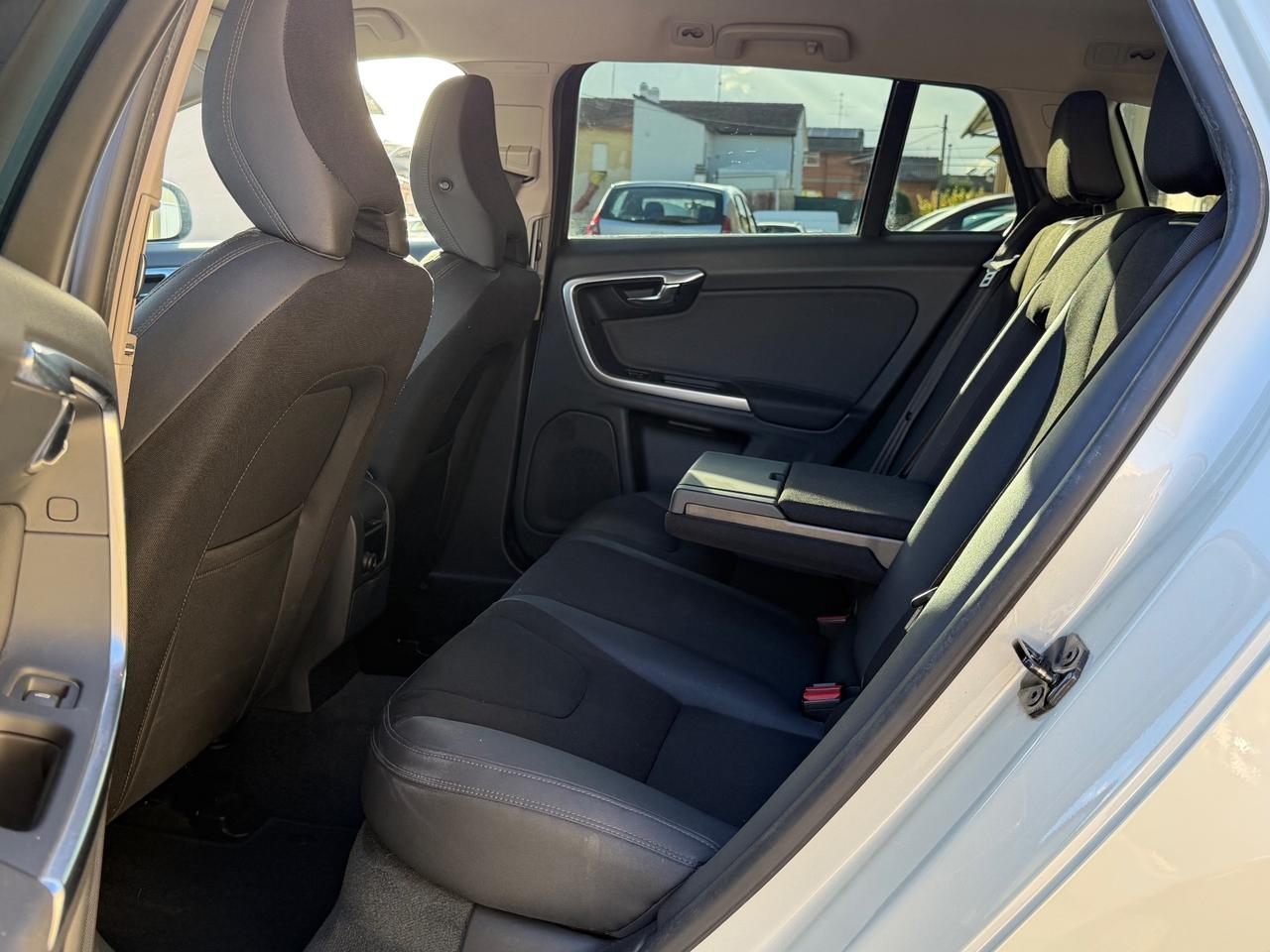 Volvo V60 D3 163CV R-design 2012