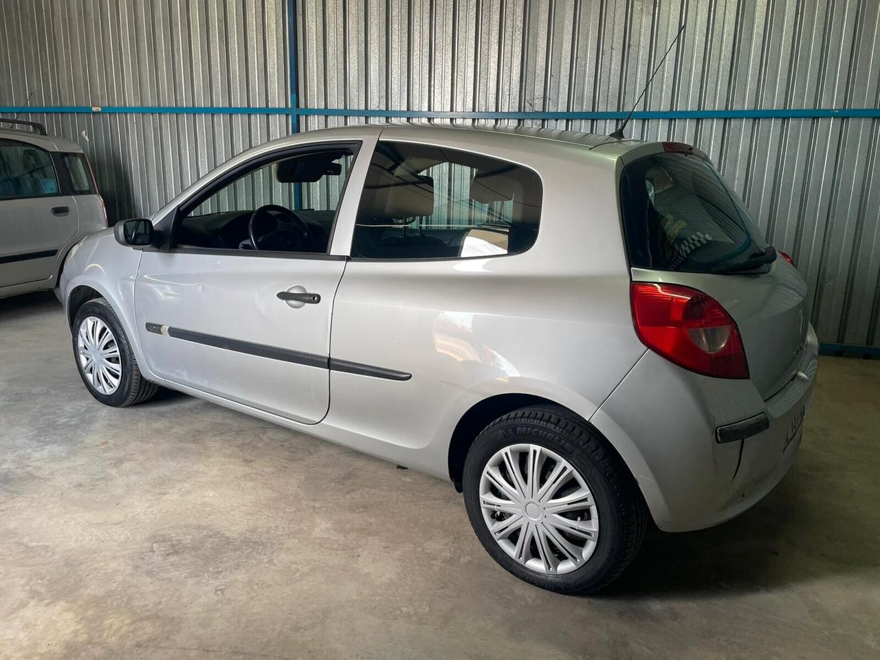 Renault Clio NEOPATENTATI