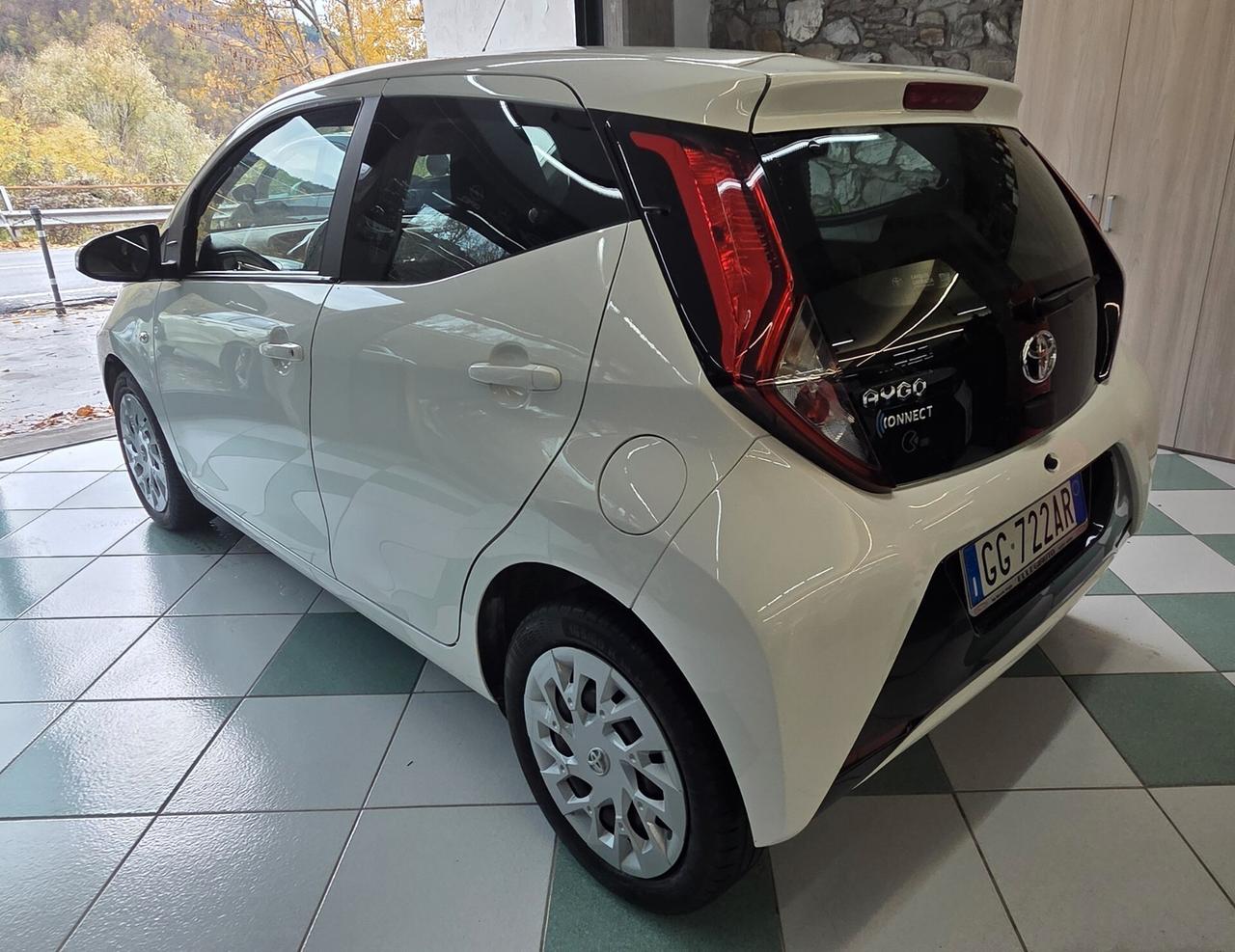 Toyota Aygo Connect 1.0 VVT-i 72 CV 5 porte x-clusiv