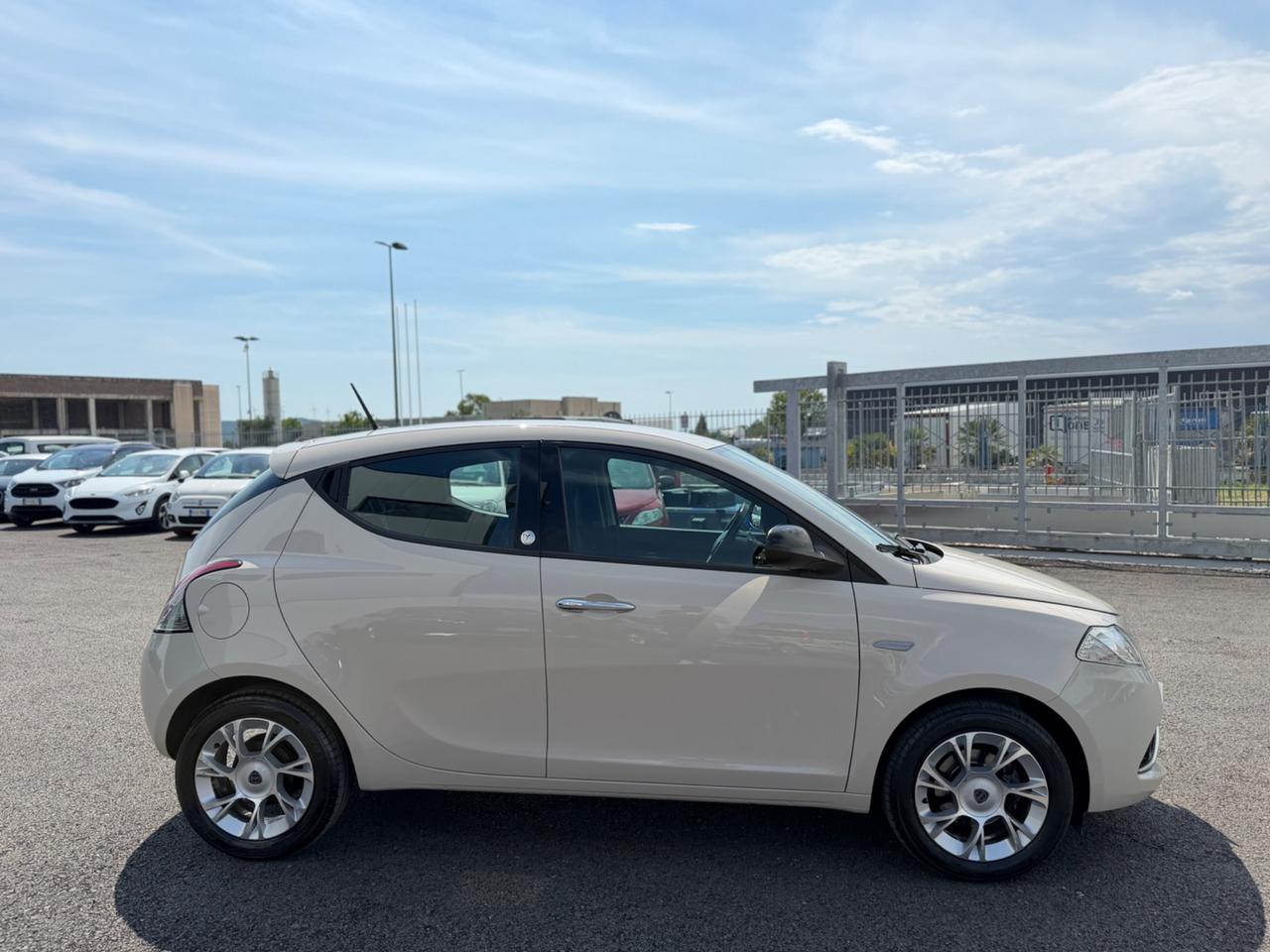 Lancia Ypsilon 1.2 69 CV 5 porte Gold Opening Edition