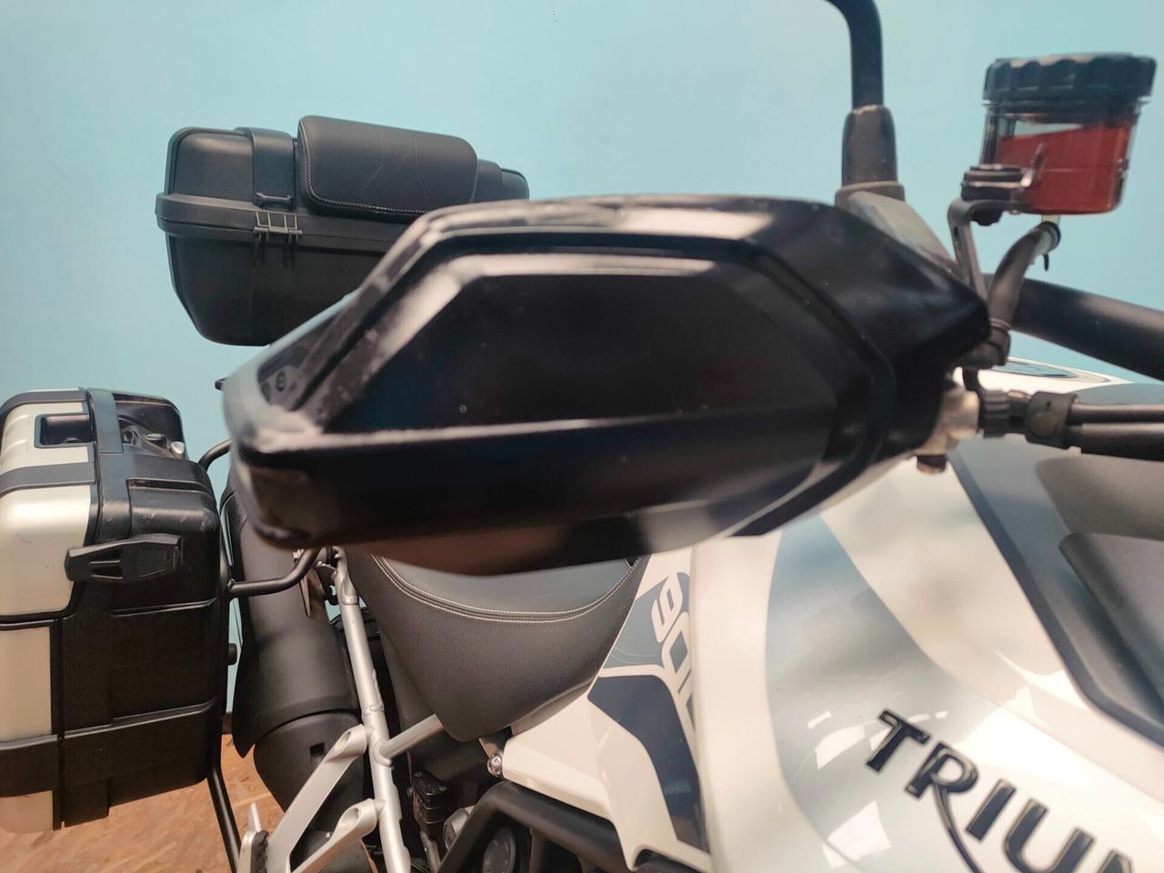 Triumph Tiger 900 GT PRO con tris borse originali