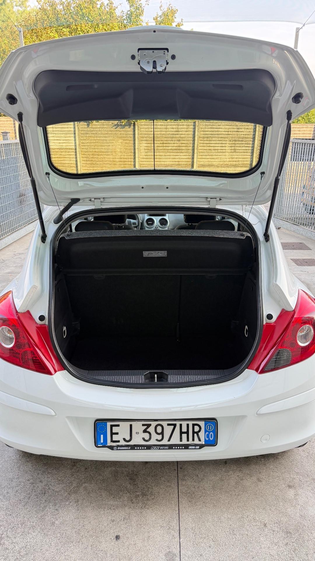 Opel Corsa 1.2 3 porte Club