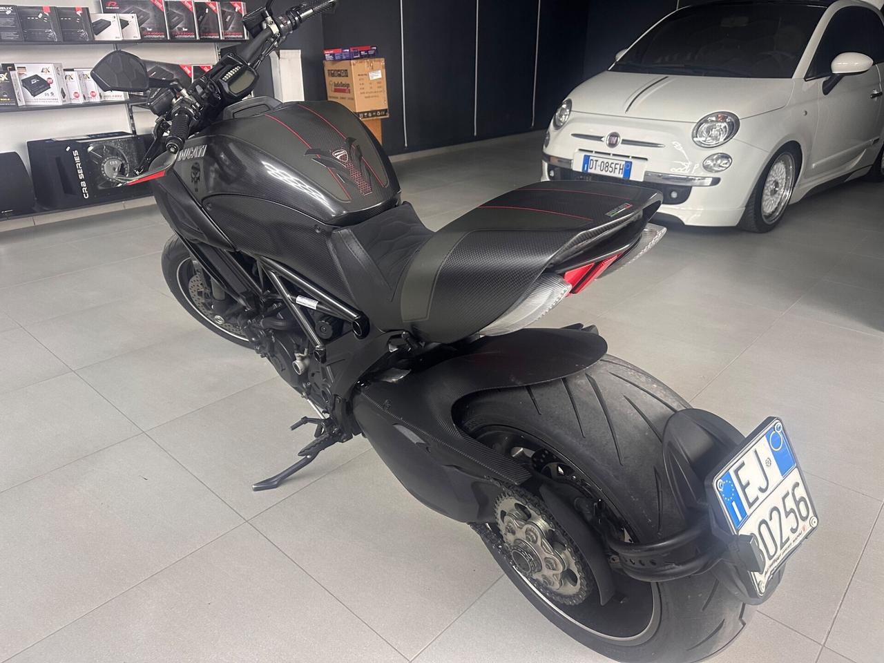 Ducati Diavel Carbon lux