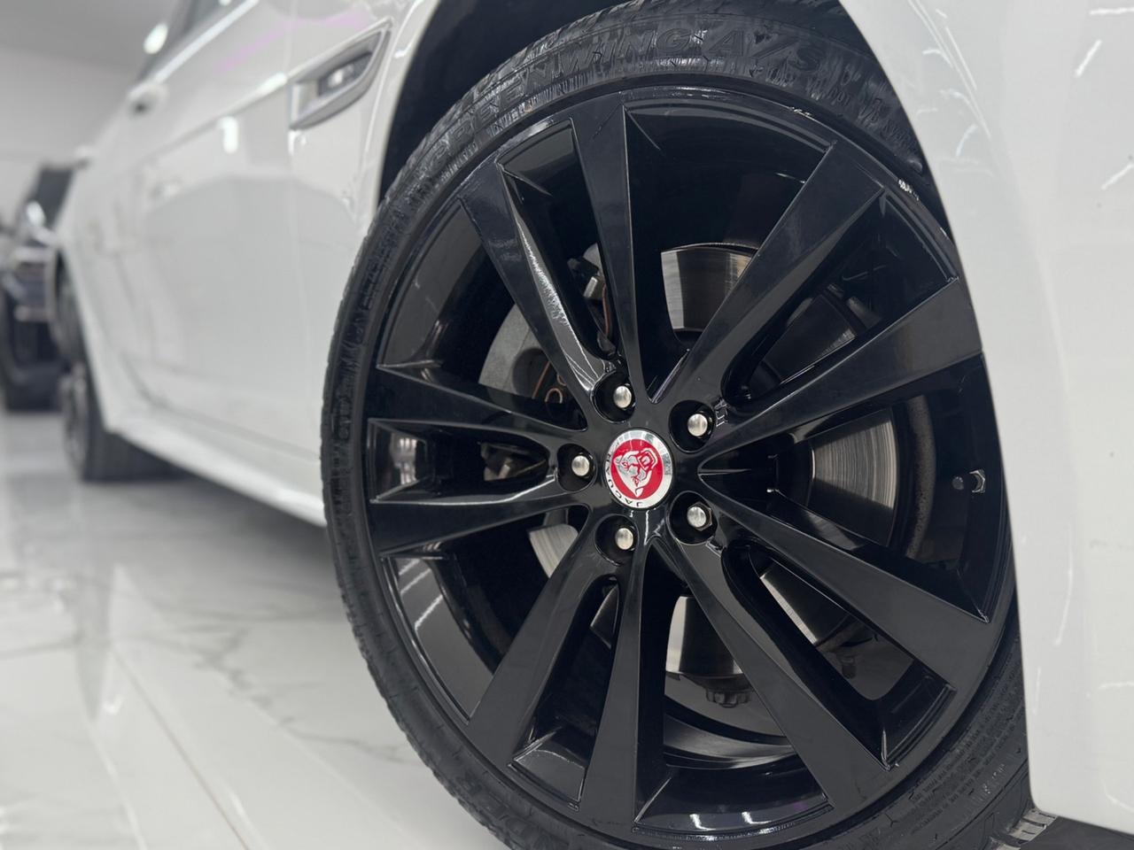 Jaguar XE 2.0 D 240 CV AWD aut. R-Sport