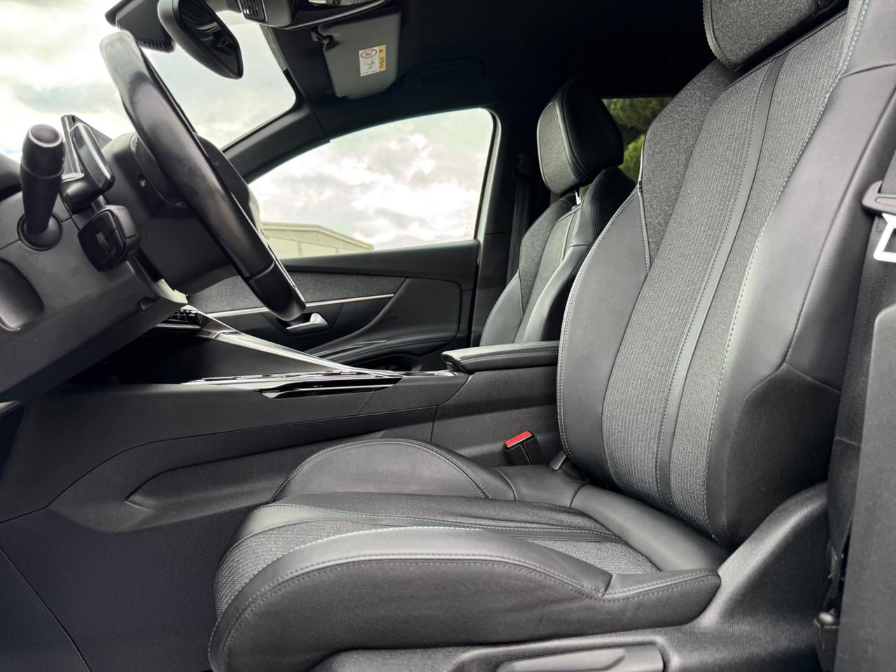 PEUGEOT 3008 1.5 Hdi Allure - Led Navi 18