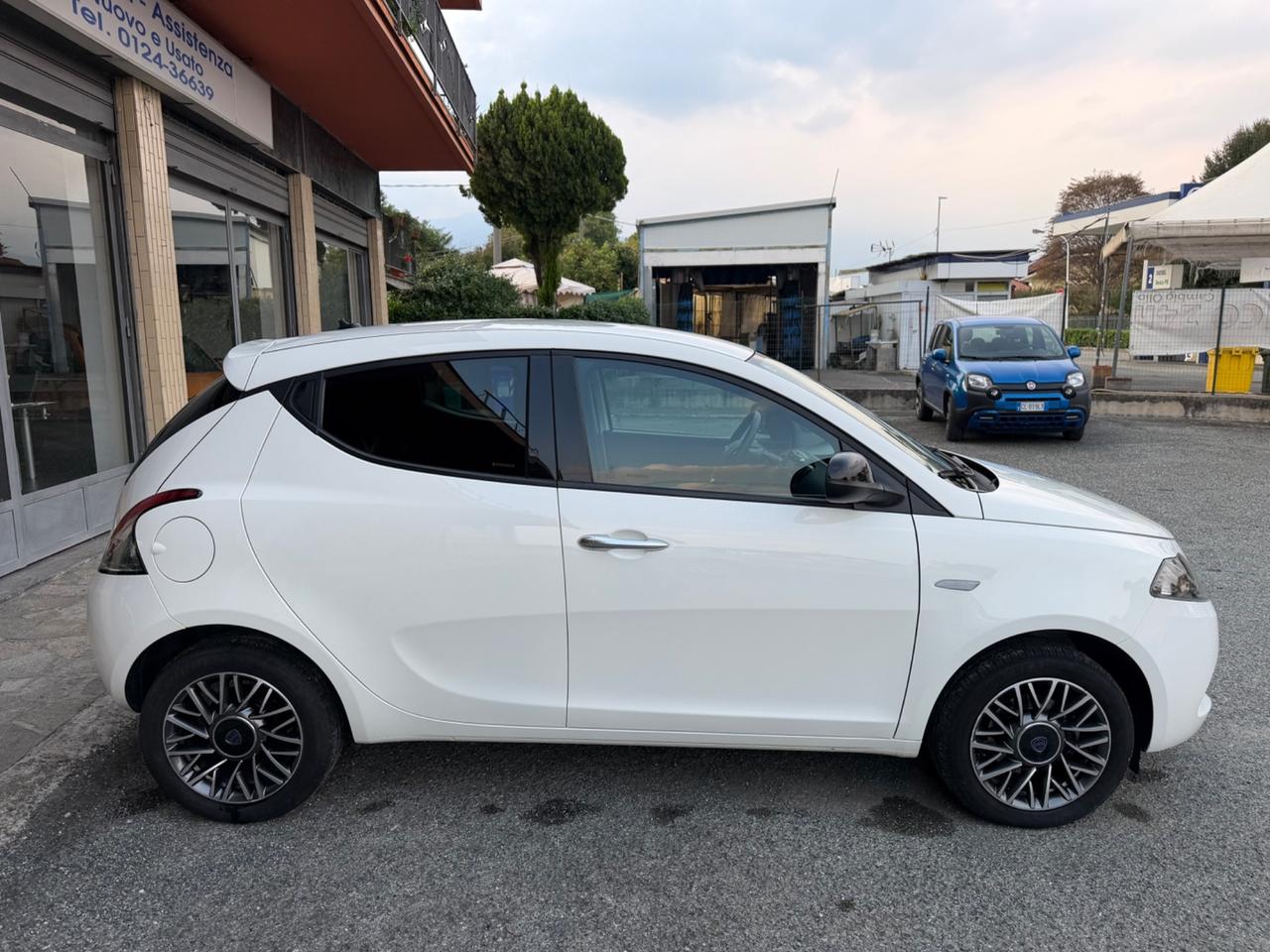 Lancia Ypsilon 1.0 Hybrid Gold