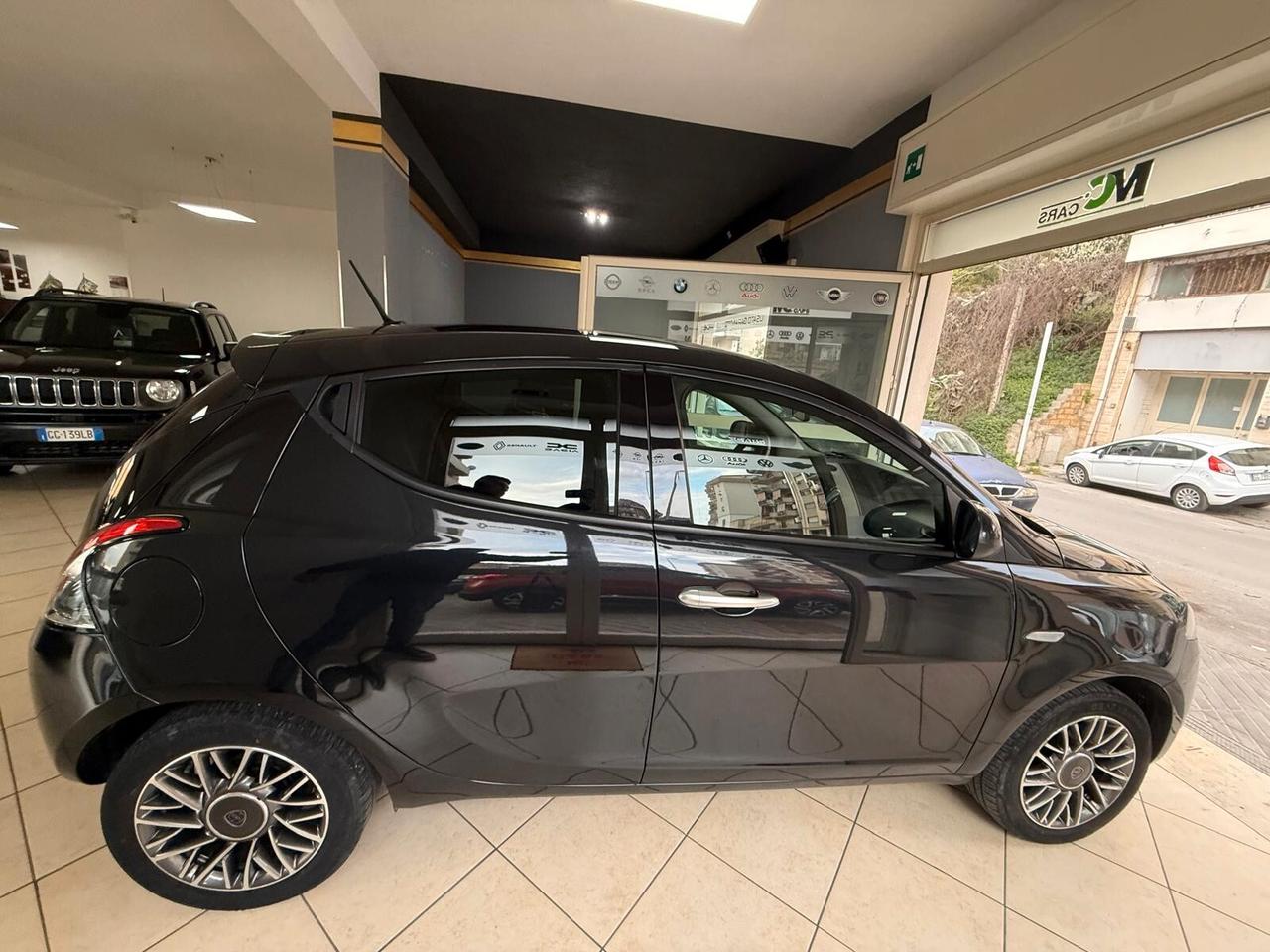 Lancia Ypsilon 1.0 FireFly 5 porte S&S Hybrid Silver Plus