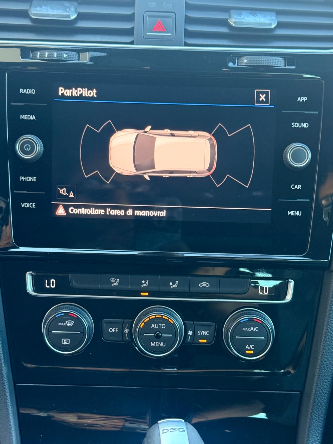 Volkswagen Golf 5p 1.6 tdi Highline 110cv dsg. R-LINE ,APPLE CARPLAY,ANDROID AUTO,BLUETOOTH,NAVI,FARI LED